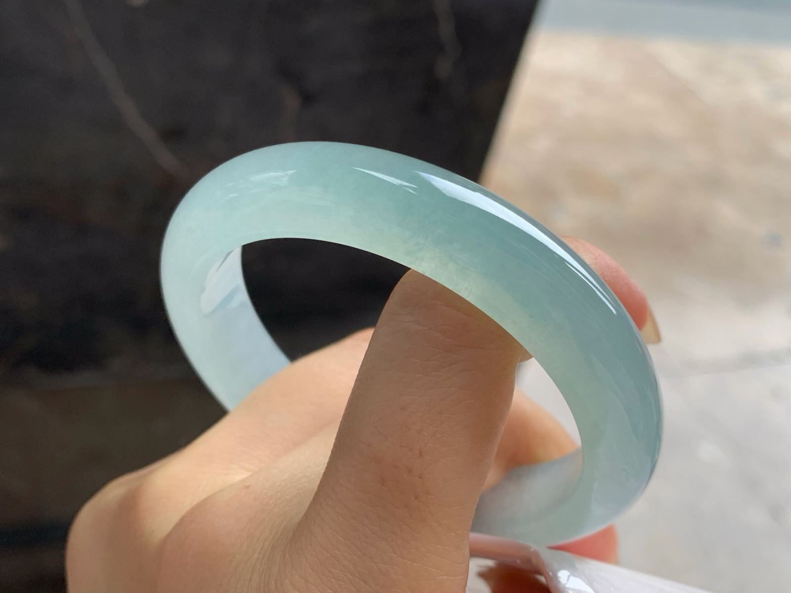 56.5-12.4-8.6
蓝水手镯^_^种水好 实物漂亮