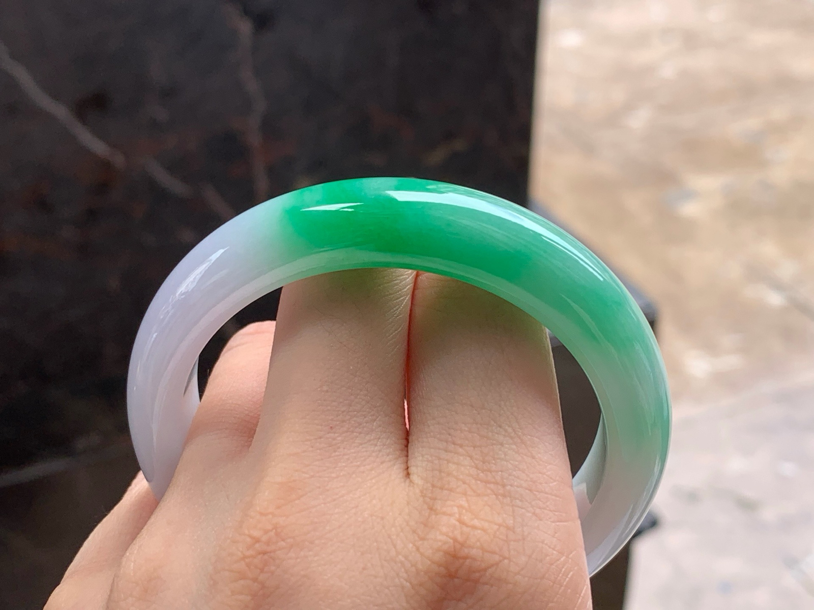 57-13.8-9.3
阳绿色手镯^_^底子细腻 绿色浓郁漂亮