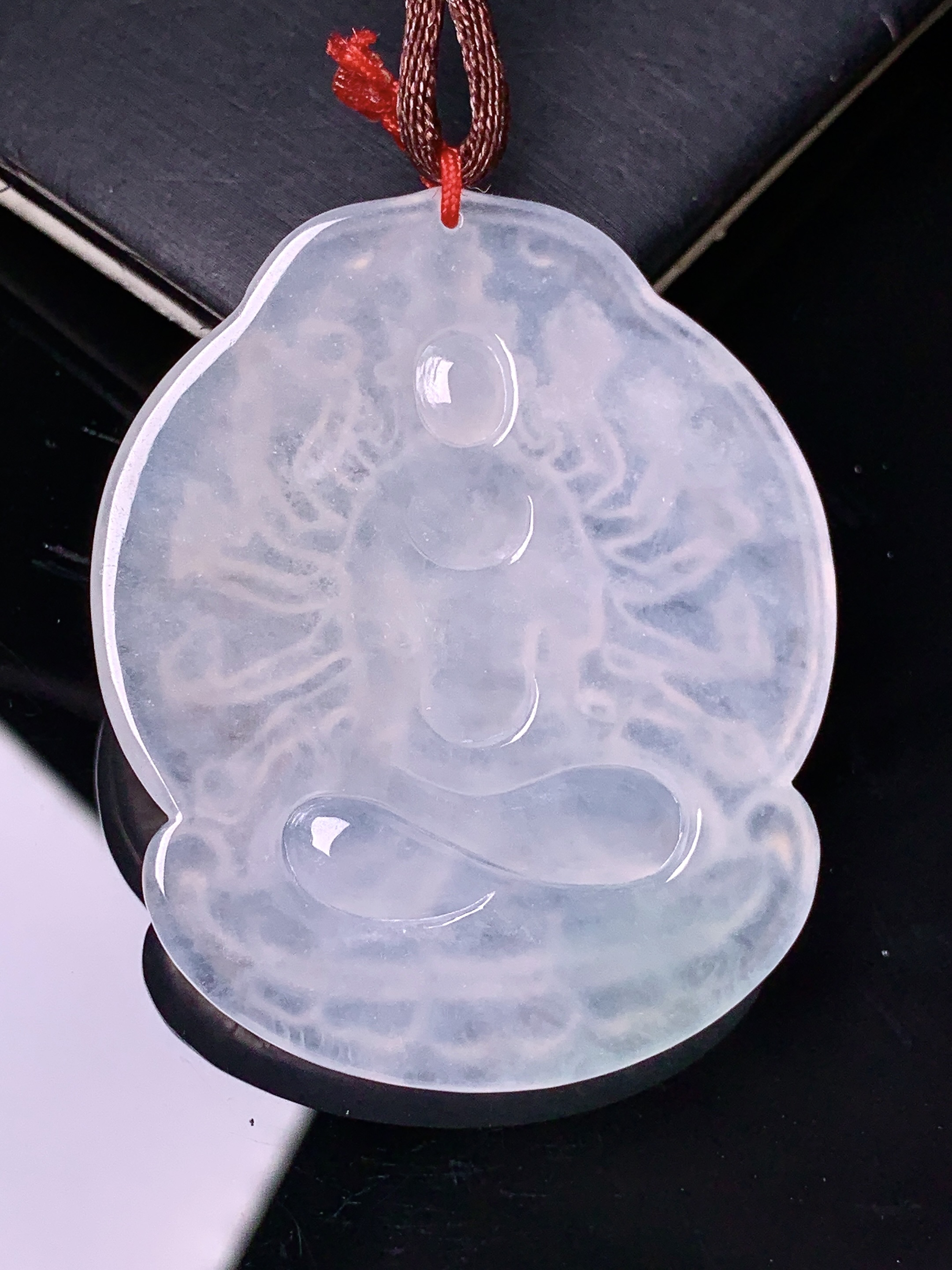 冰种千手观音菩萨吊坠 玉质细腻 色泽艳丽清新 水润亮眼 整体尺寸48.5*40*5.5 b2