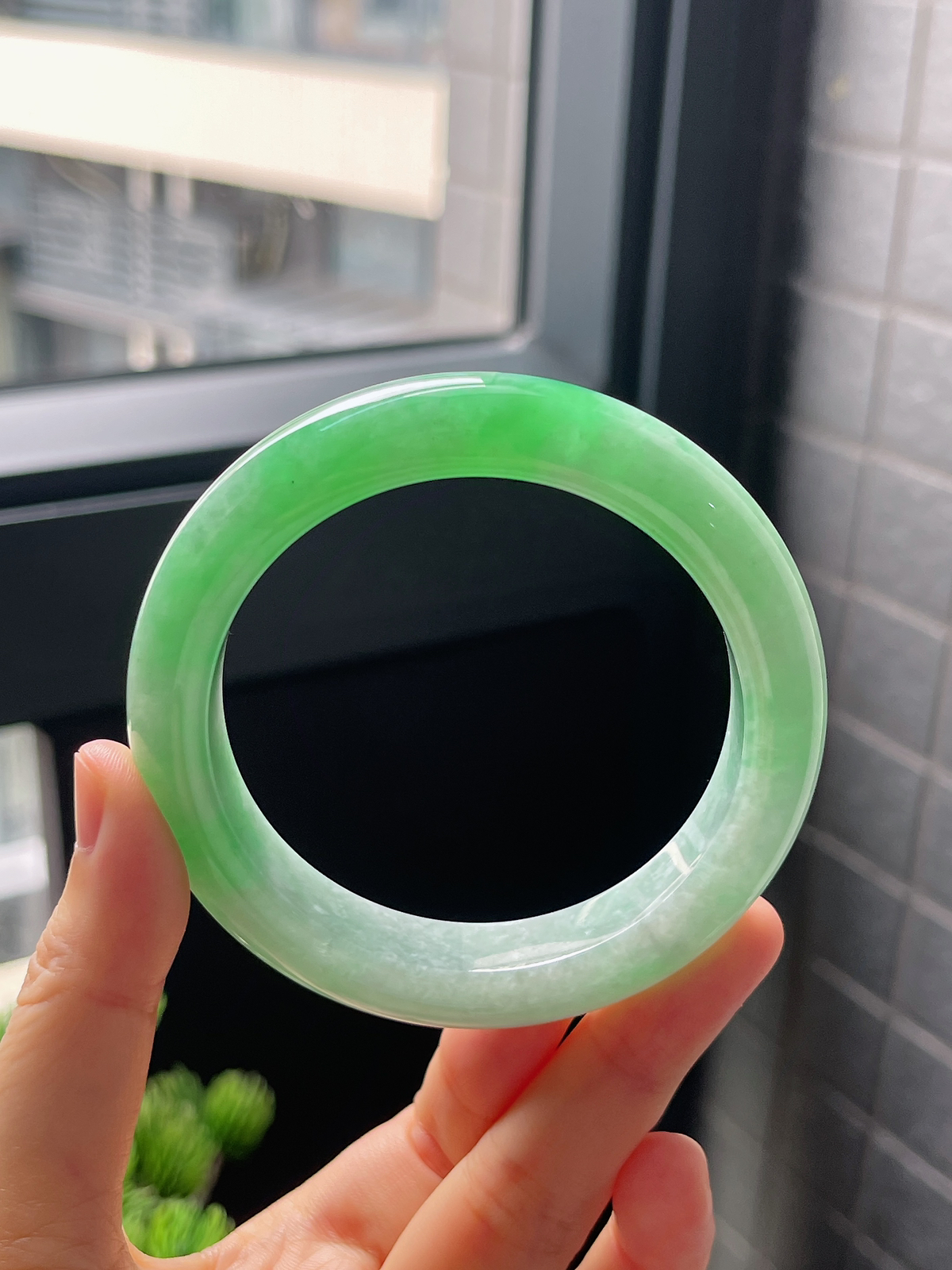 圈口57，糯化种飘花翡翠正圈手镯
