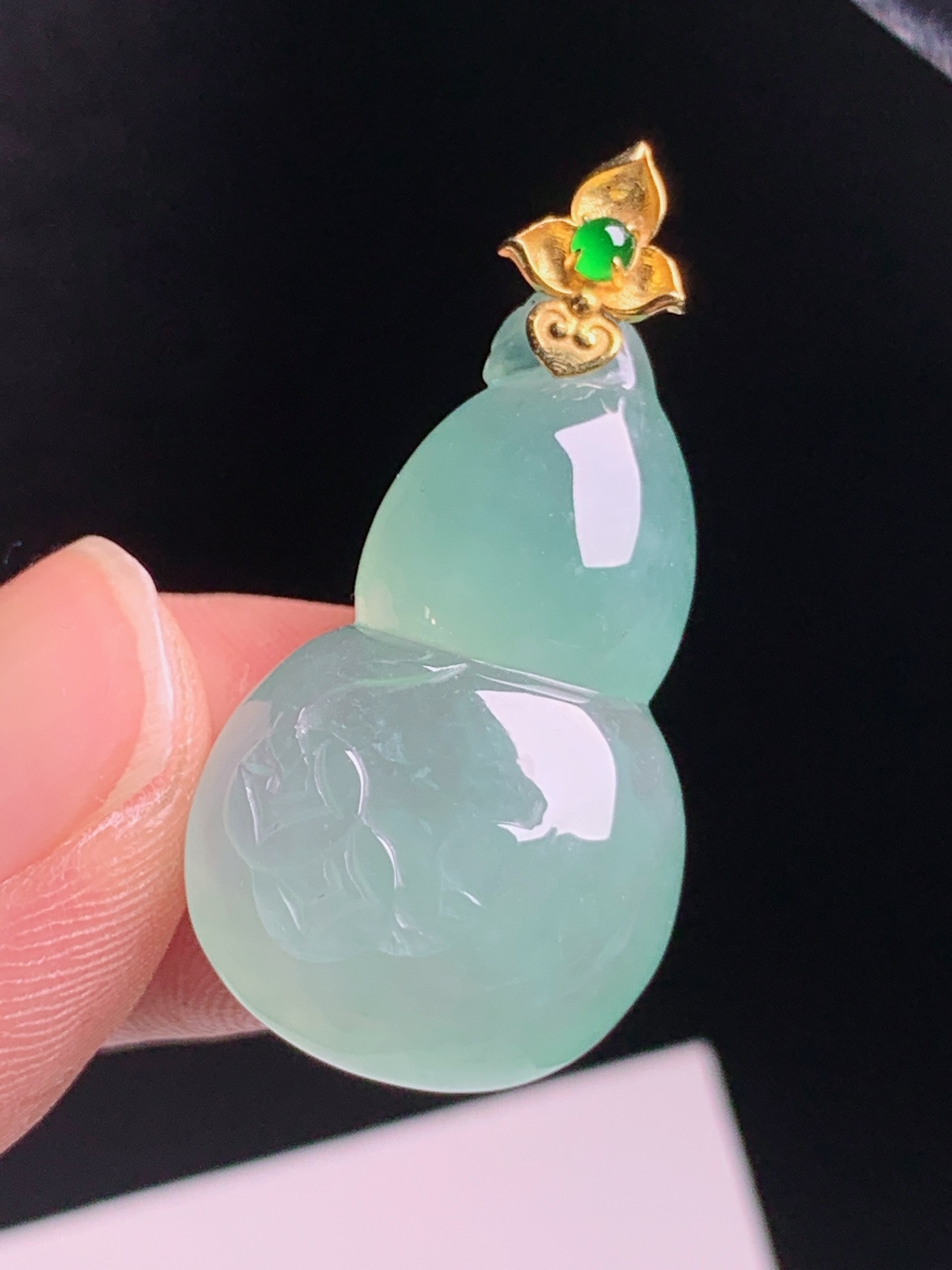 冰飘绿葫芦吊坠，冰透起光灵气满满，金扣点缀温婉百搭
