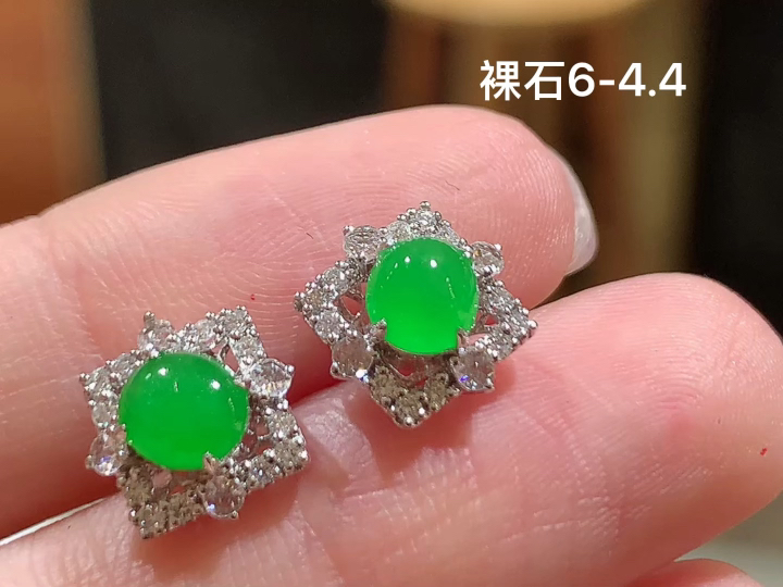 18K 冰绿蛋面耳钉 无裂,尺寸，6-4.4