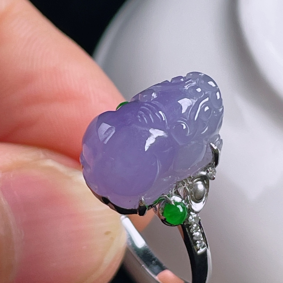 ️貔貅，老种起光，细底通透，尺寸：裸石13.6/9/8mm0727