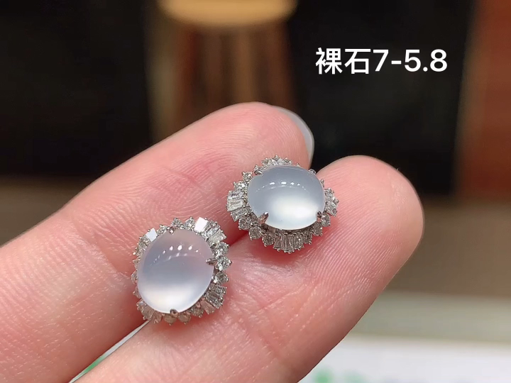 18K 冰种蛋面耳钉 无裂 尺寸，7-5.8