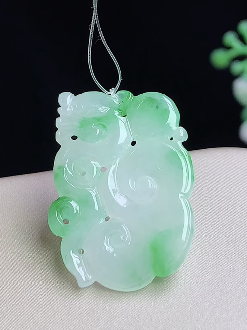飘阳绿草龙，无裂，尺寸26*18.3*2.4mm，Q27dyg8