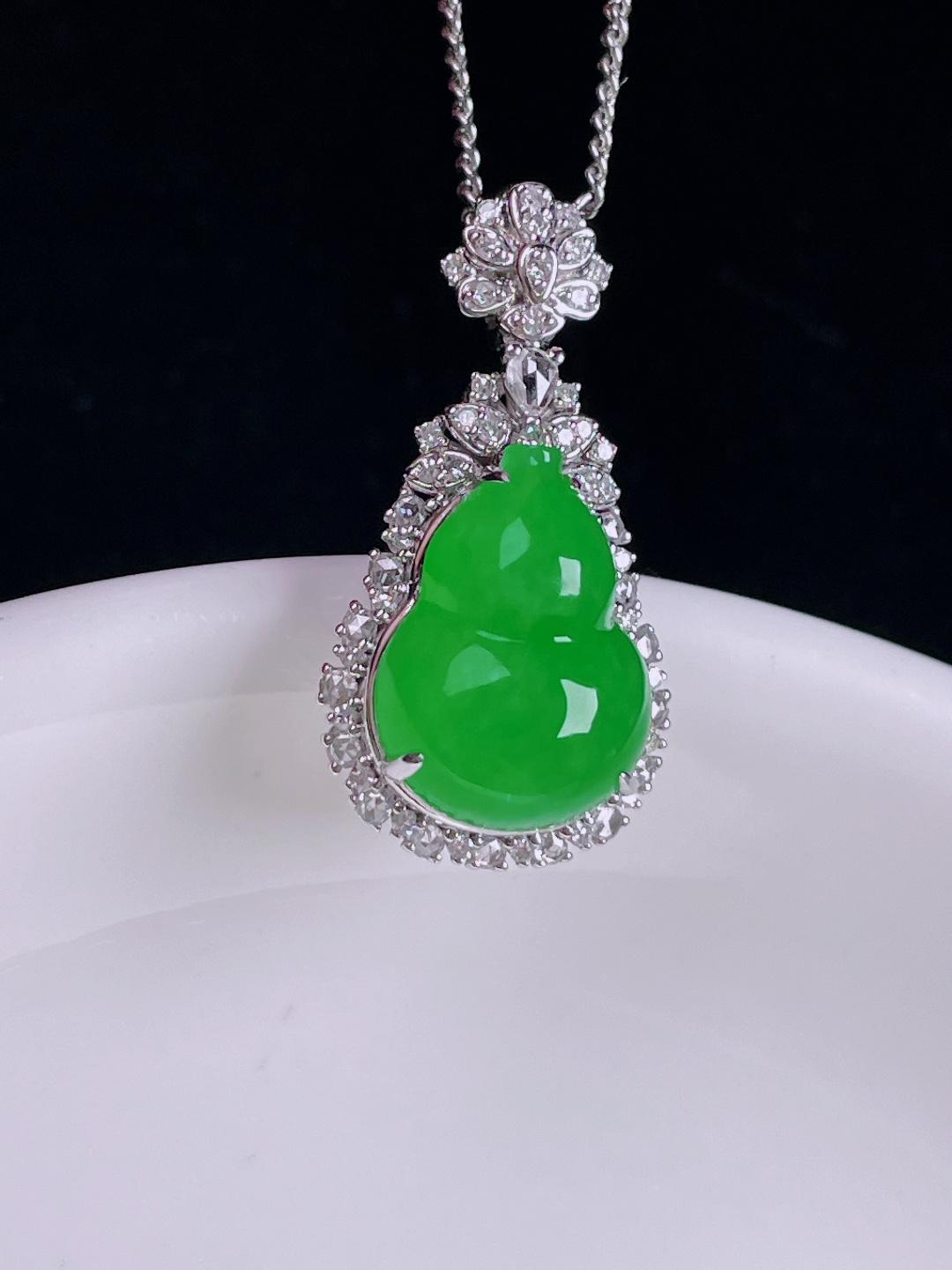 ️辣绿葫芦，老种起光，细底通透，尺寸：24.5/13/9裸石13.5/10/4.5mm0727