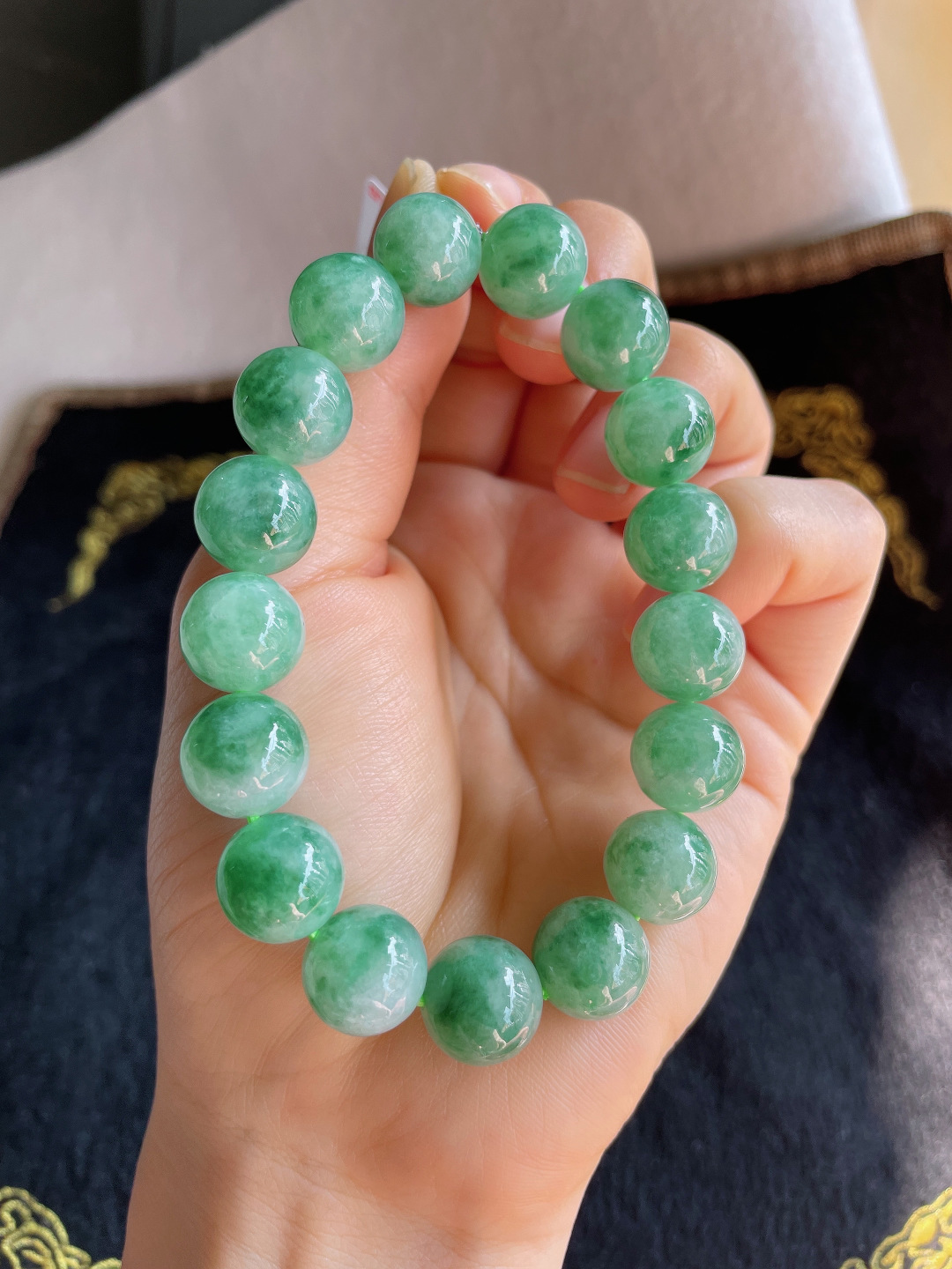缅甸天然翡翠A货，冰飘花手串，尺寸：11.8mm。【编3707】