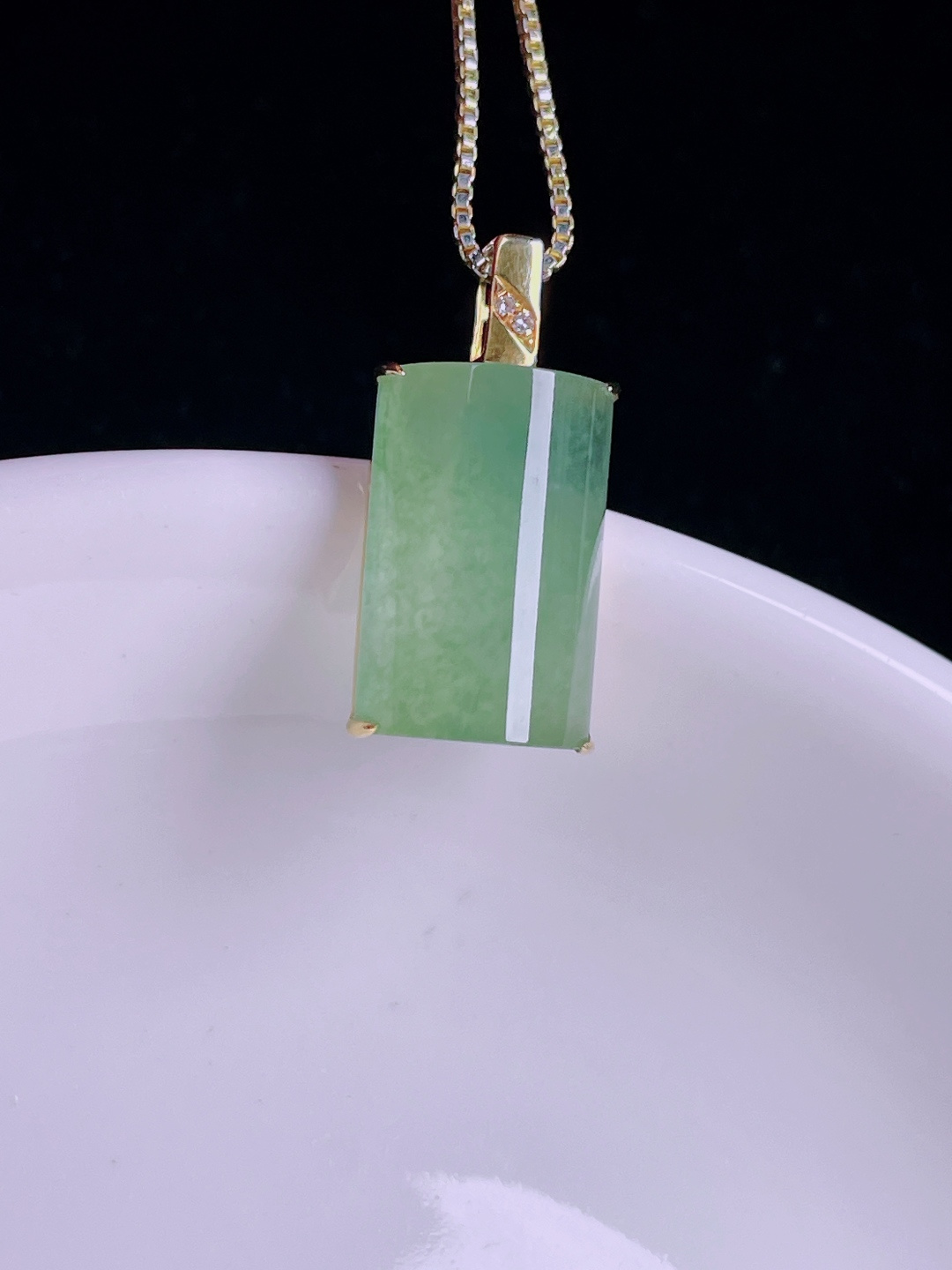 ️冰绿无事牌，老种起光，细底通透，尺寸：20.7/10.2/6mm0727