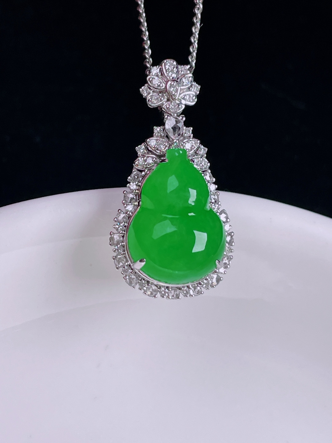 ️辣绿葫芦，老种起光，细底通透，尺寸：24.5/13/9裸石13.5/10/4.5mm0727