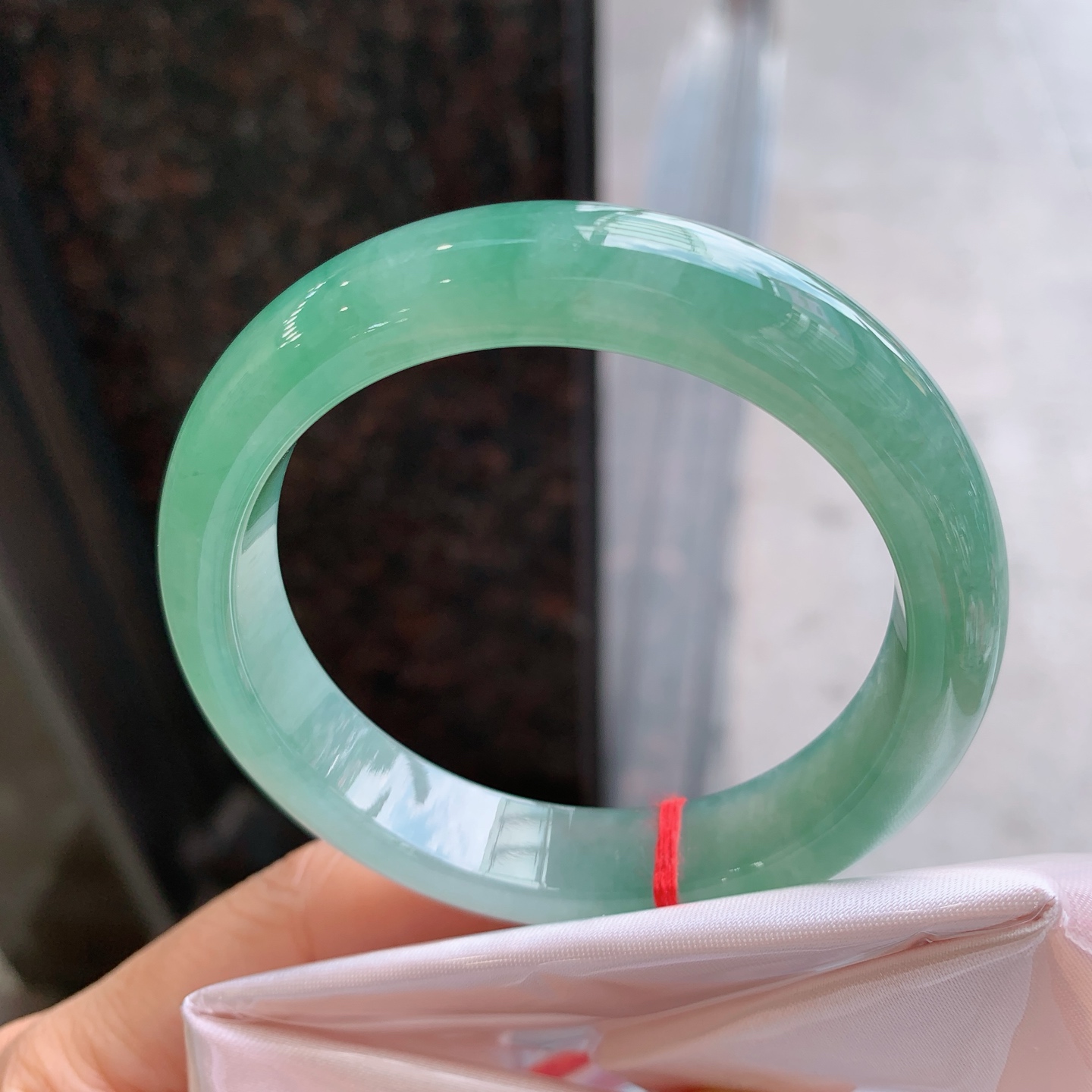 正圈油绿 无裂 尺寸：53/11.8/8 细腻