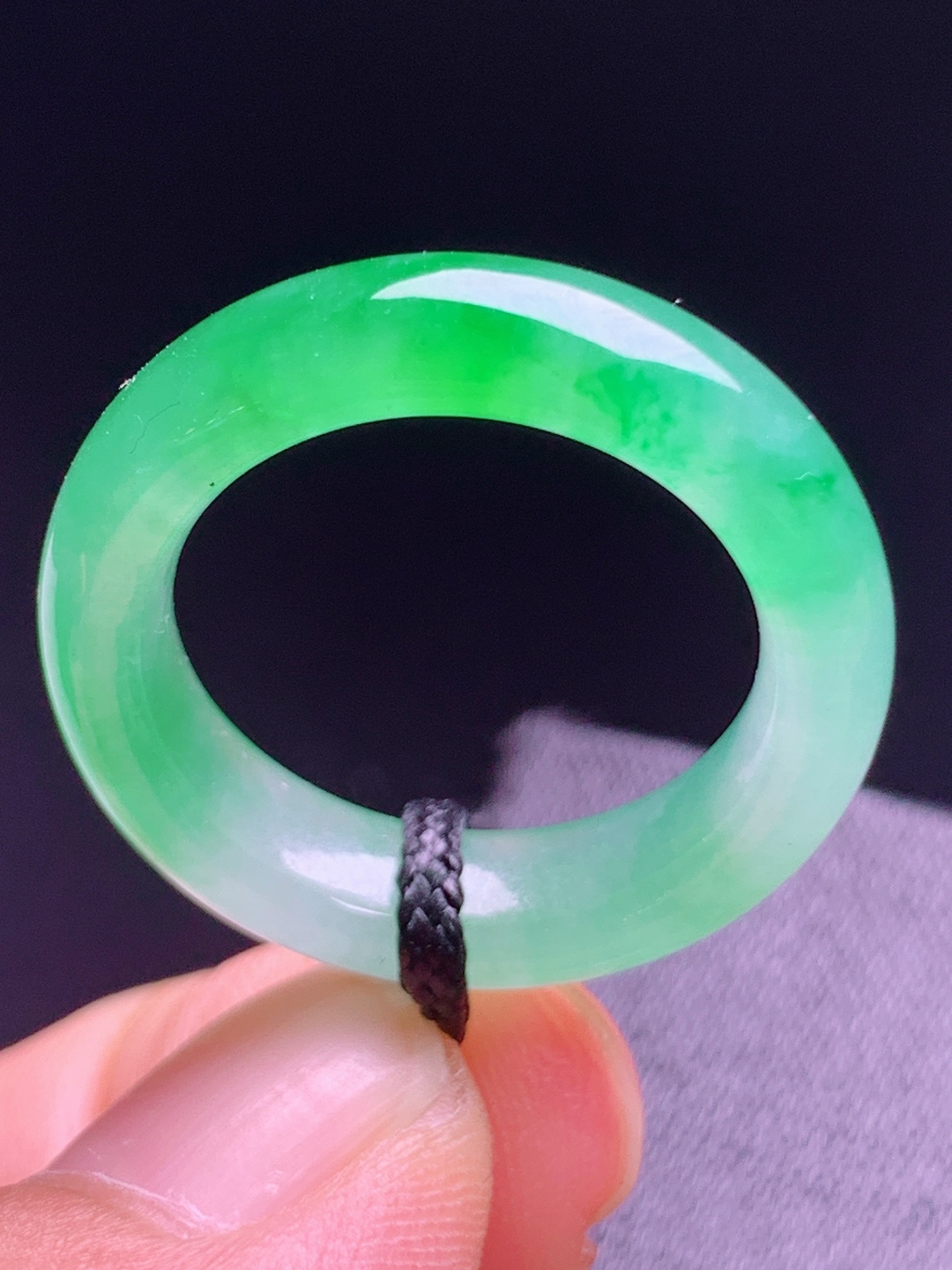 ️ 冰种飘绿指环，玉质柔光温润，飘绿灵动鲜活，简约显贵 裸石25.3-5.7-4.1 圈口16 0