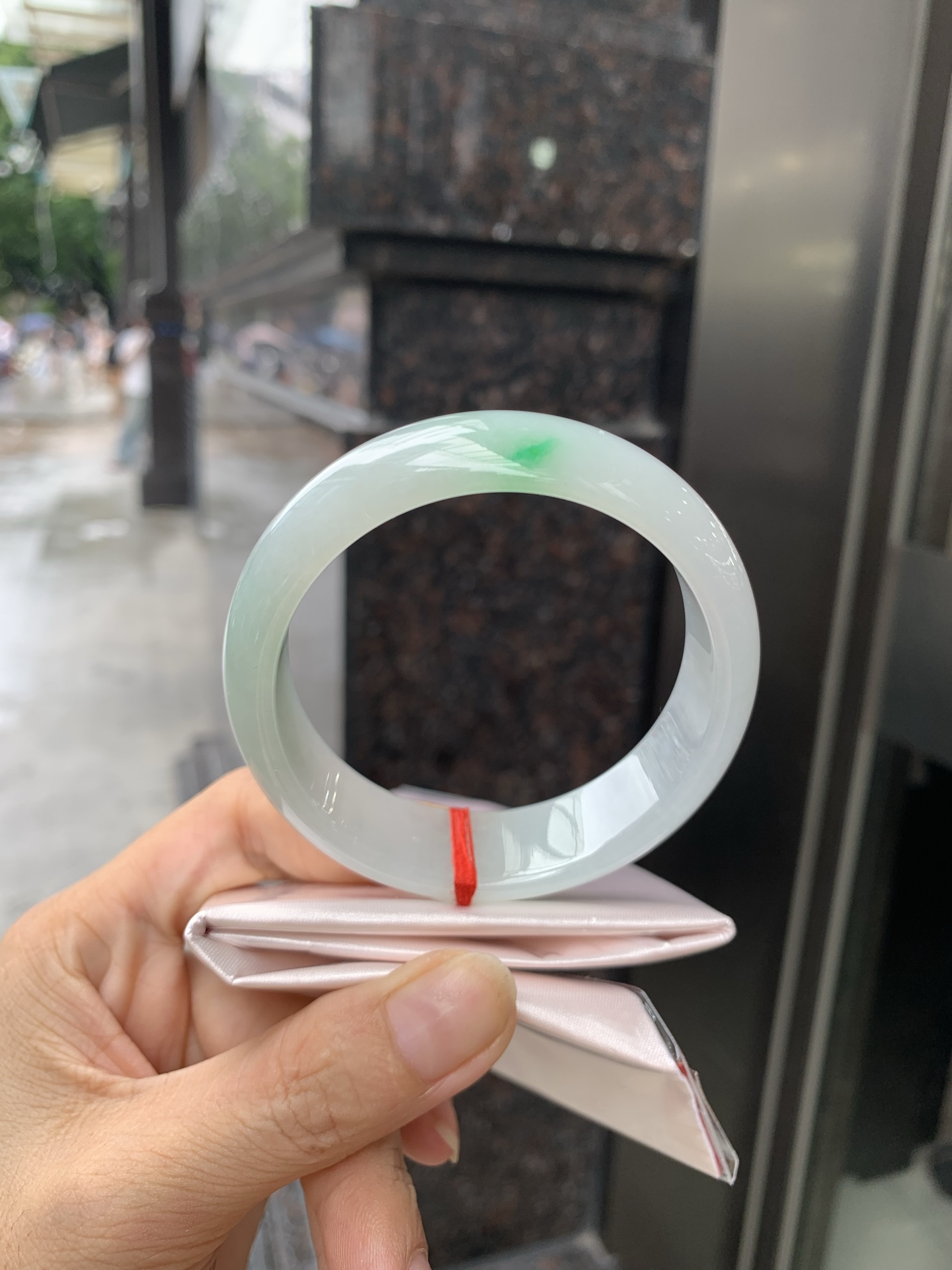 白底青宽版正圈 56.6-7.8-16.9 0728-N1258-2 打灯细纹，不影响，底妆白净水润