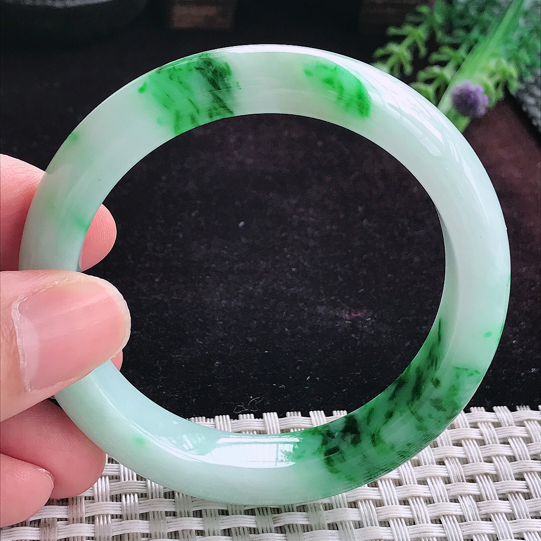 实拍A货翡翠55/12.4/8.8老坑冰润辣阳绿手镯宽边玉镯平安镯手环