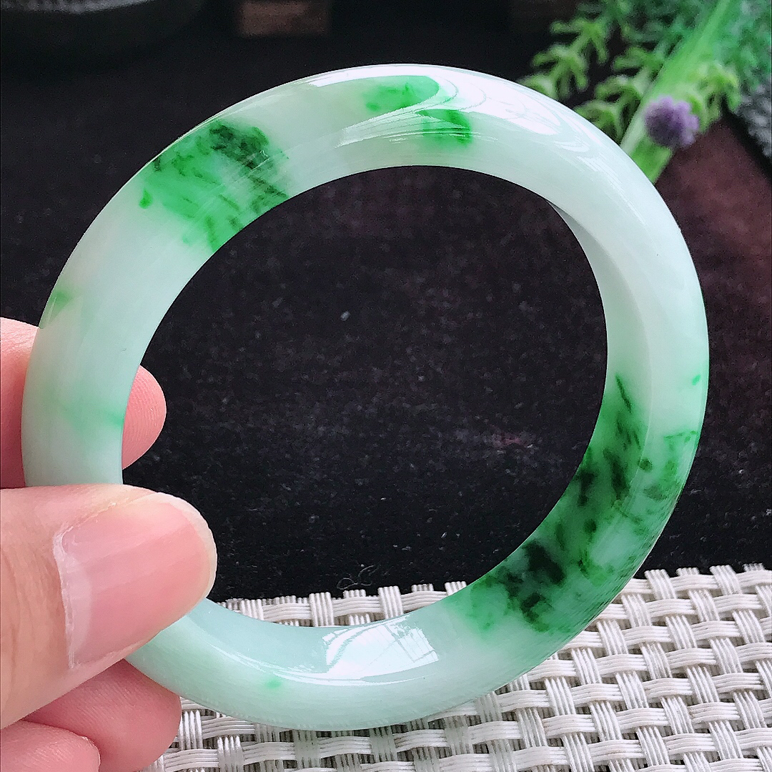 实拍A货翡翠55/12.4/8.8老坑冰润辣阳绿手镯宽边玉镯平安镯手环