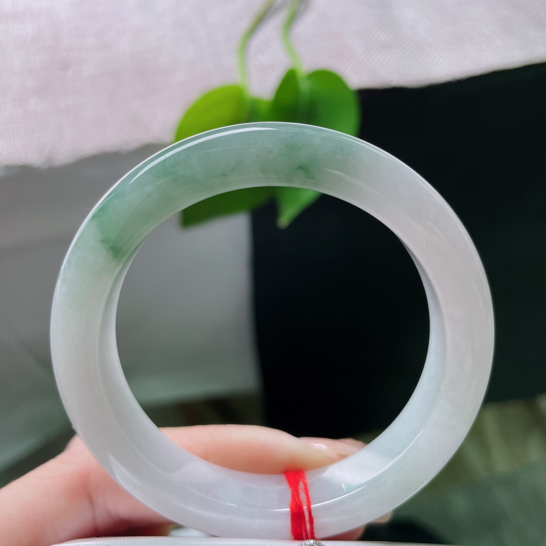 51/11.2/8.4，飘花正圈，奶白质地，水头好，种老，风姿绰约，无裂，ss53008a