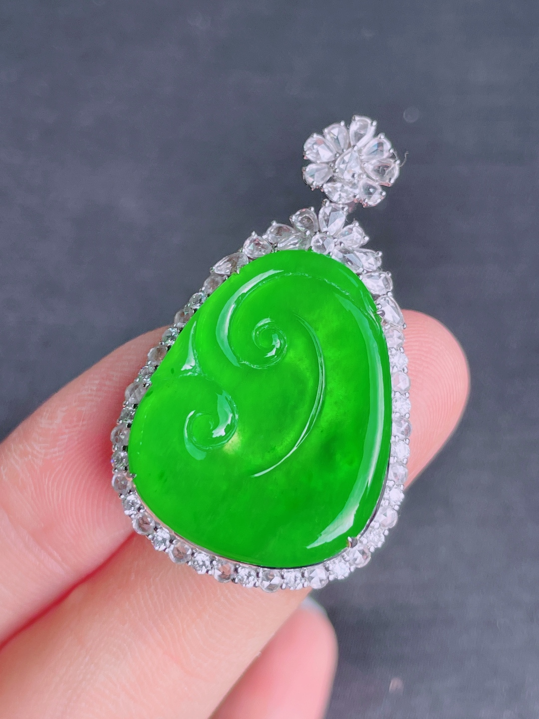 ️绿如意吊坠，晶莹剔透，新颖时尚，无裂，25.5-21-3