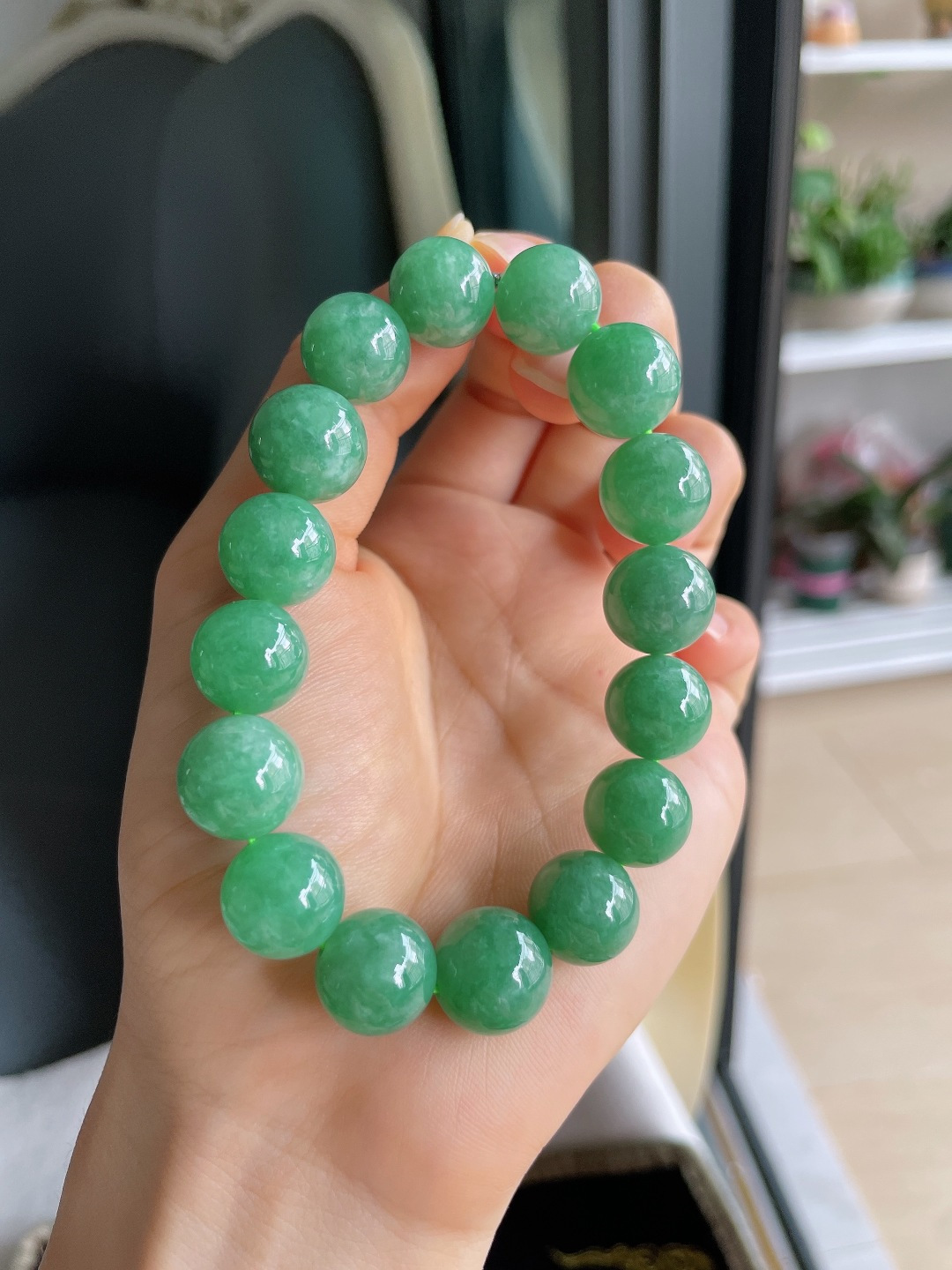 ️，缅甸天然翡翠A货，满绿手串，尺寸：12.4mm。【编4449】