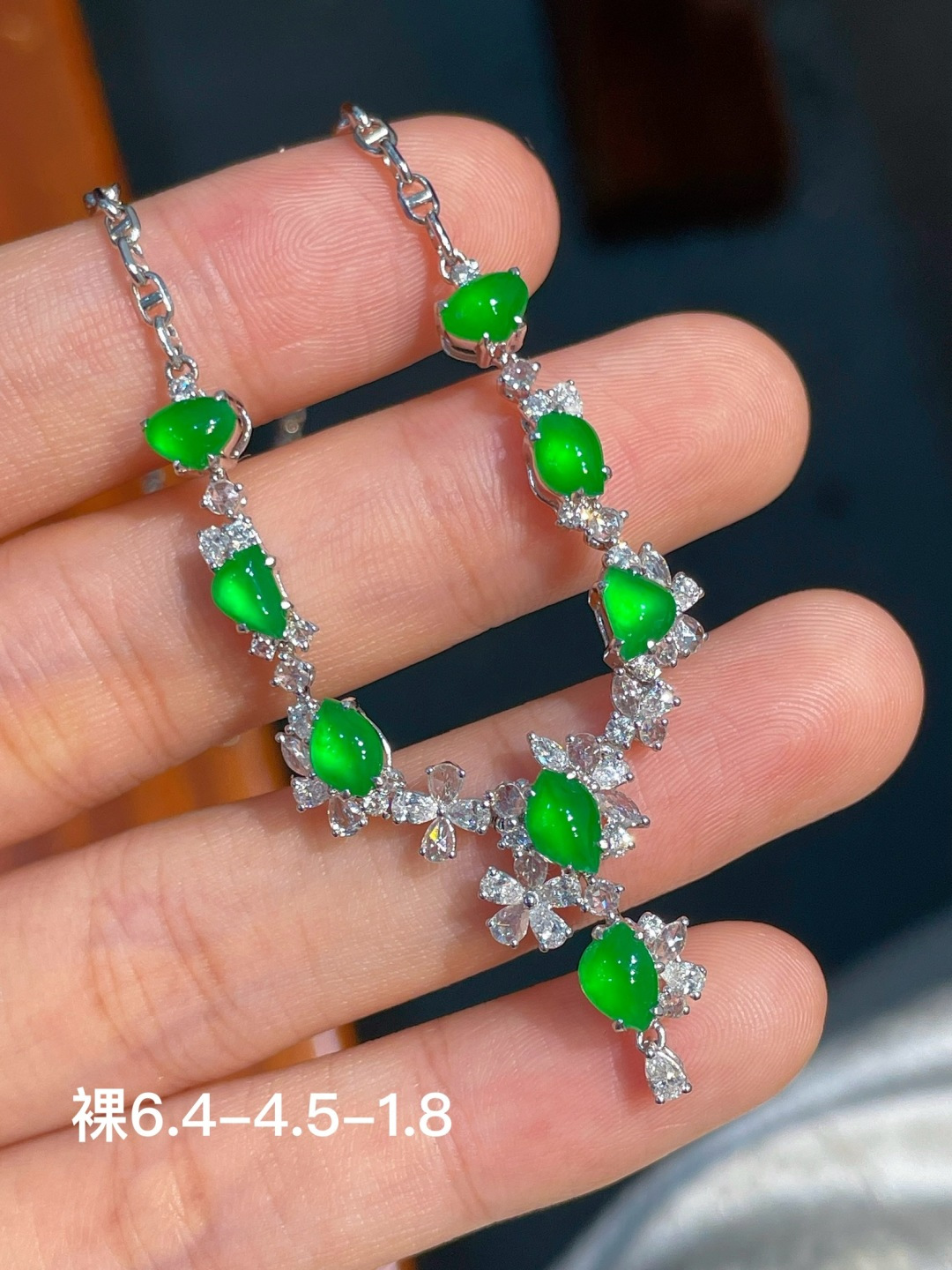 阳绿锁骨链  18k金镶嵌 强烈推荐，6.4-4.5-1.8