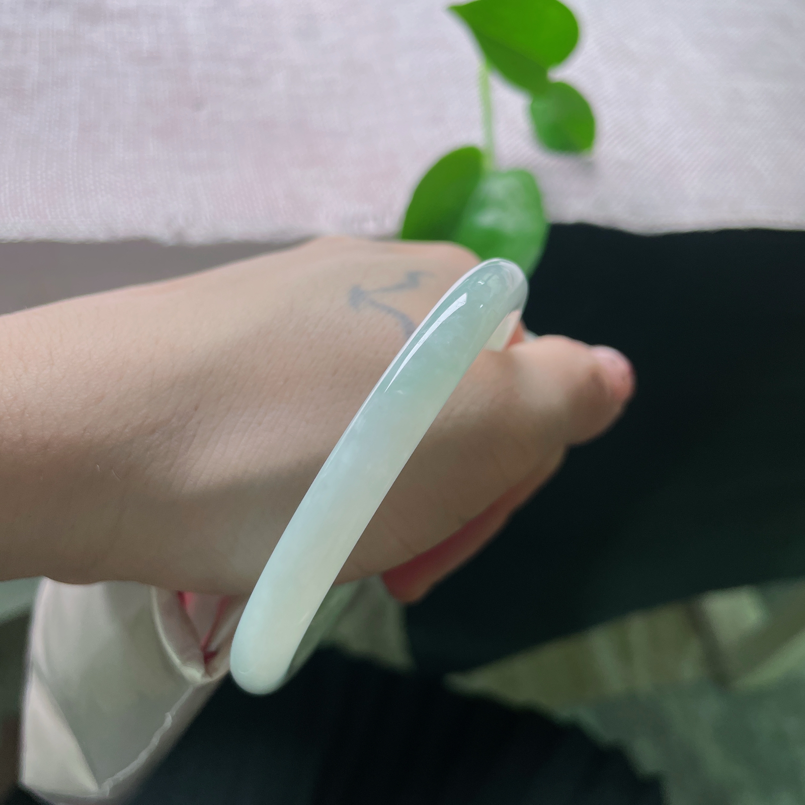 54.3/7.6果绿美人条，水润，细腻，秀丽倾心，简约，无裂，ss55341a