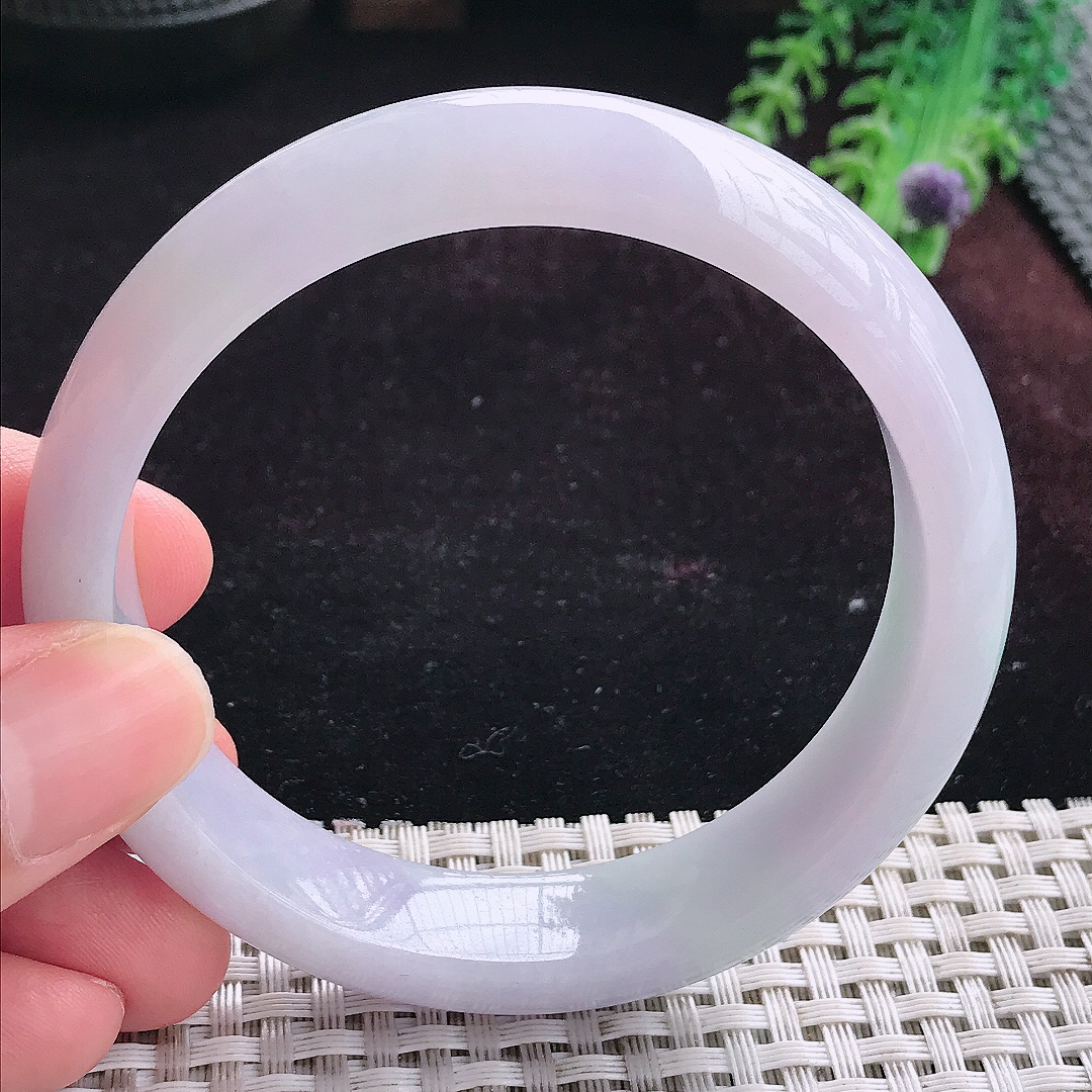 实拍A货翡翠59.5/14/7.9老坑精美紫底飘绿手镯宽边玉镯平安镯手环