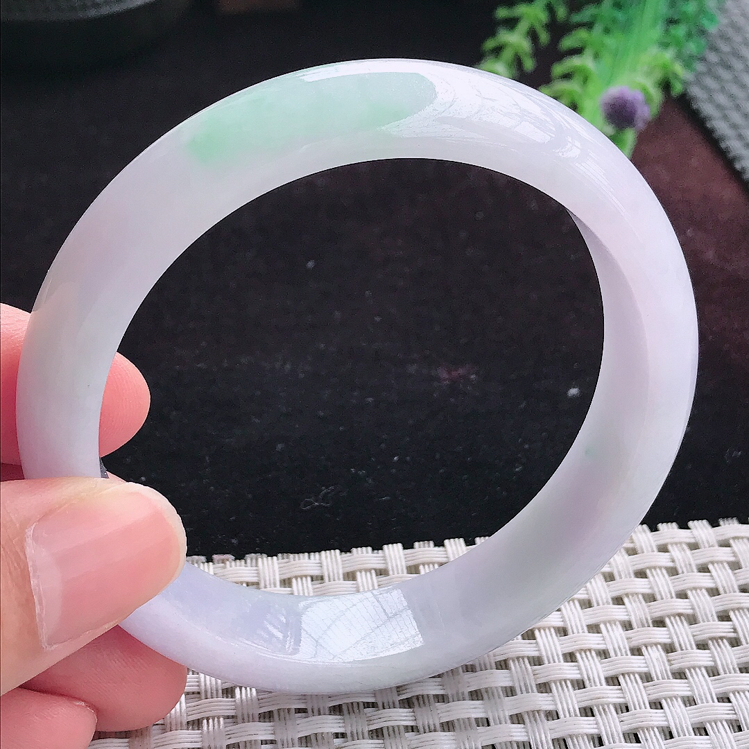 实拍A货翡翠59.5/14/7.9老坑精美紫底飘绿手镯宽边玉镯平安镯手环