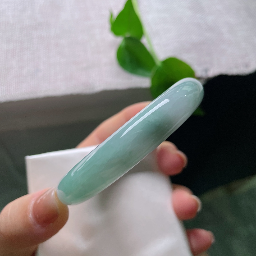 57.8/12/7.5，蓝底正圈，种老，上手温润素雅，彰显独特品味与气质，一点皮纹，56104a