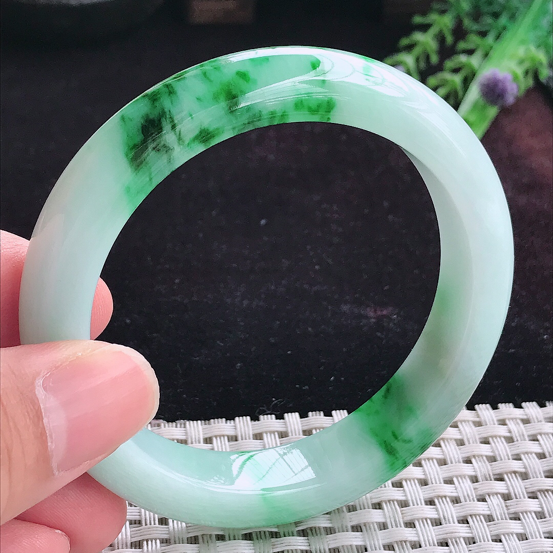 实拍A货翡翠55/12.4/8.8老坑冰润辣阳绿手镯宽边玉镯平安镯手环