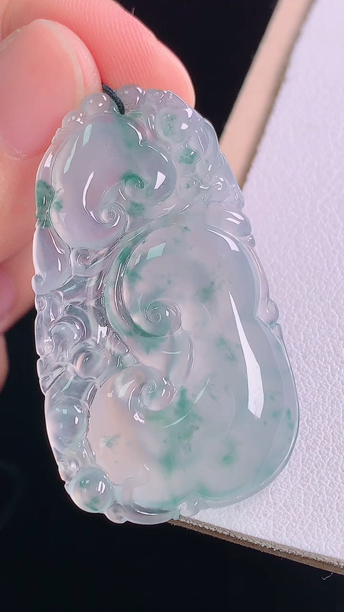 冰飘花如意，无裂，尺寸:41.6-24.1-4.5mm