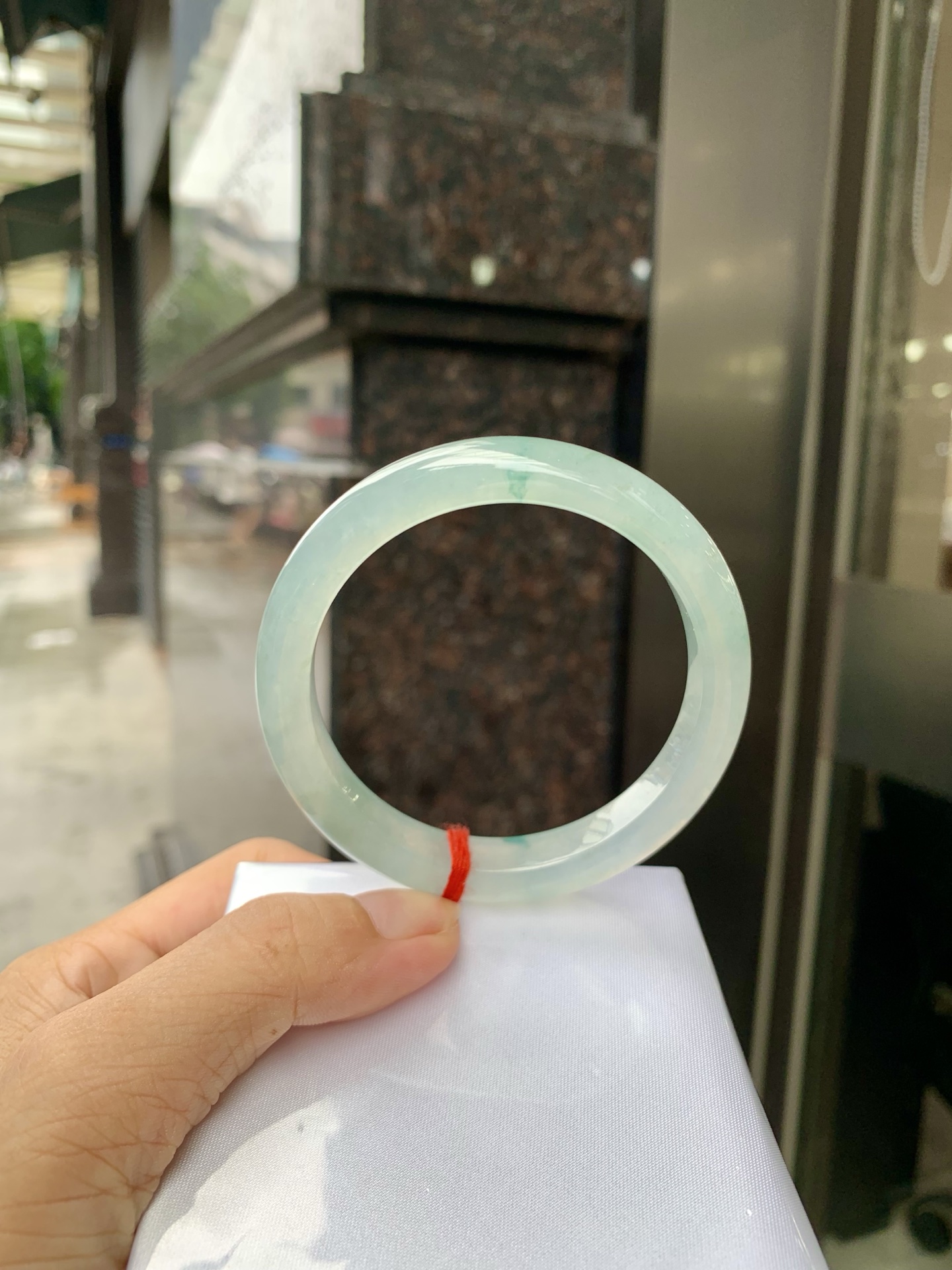 冰飘花正圈 57-8.3-9.6 0728-N1259 无裂，打灯色线，底妆水润，蓝花灵动飘逸，勾勒出一幅唯美诗意的山水意境画，古典优雅又秀气