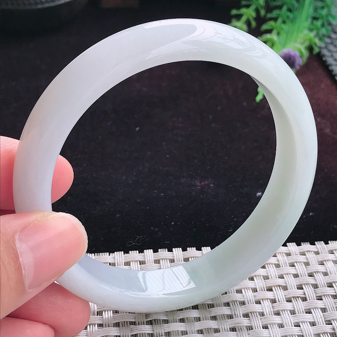 实拍A货翡翠60/12.8/7.8老坑秀气冰润晴底手镯宽边玉镯平安镯手环