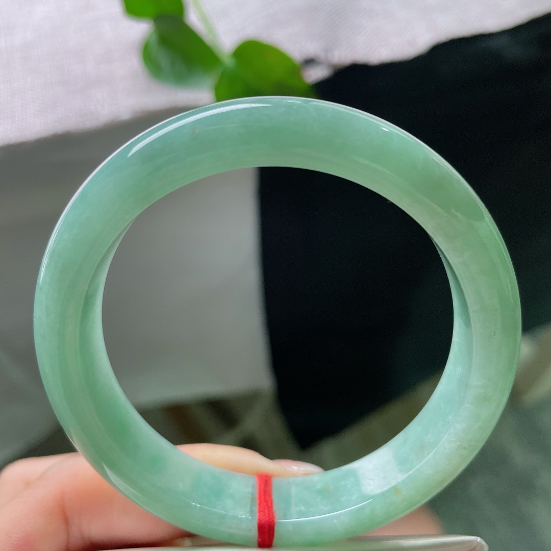 57.8/12.5/7.9 果绿底正圈，色系清爽，甜美可人，肉质细腻，水润，洒金点缀，无裂，5376