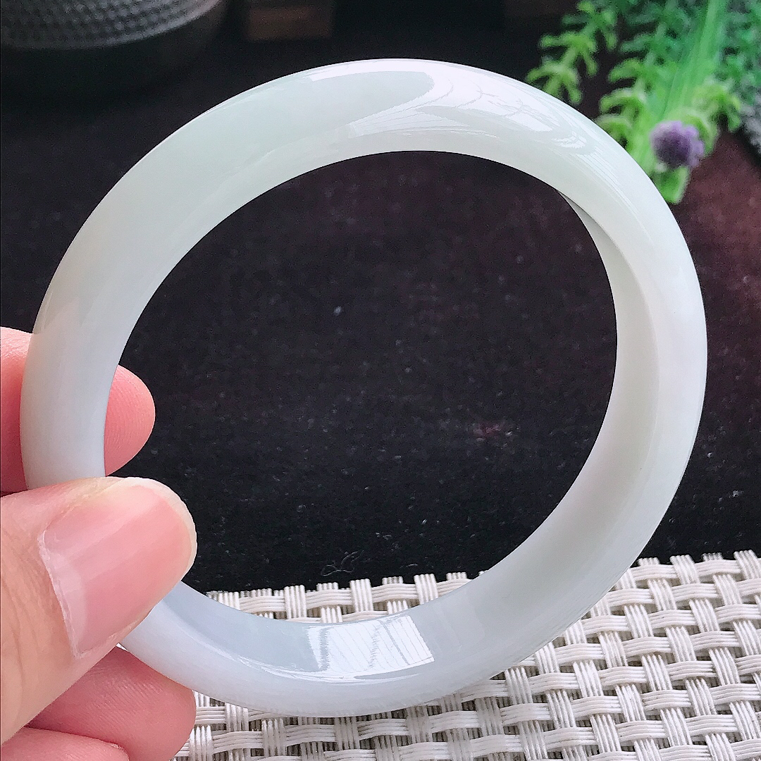 实拍A货翡翠60/12.8/7.8老坑秀气冰润晴底手镯宽边玉镯平安镯手环