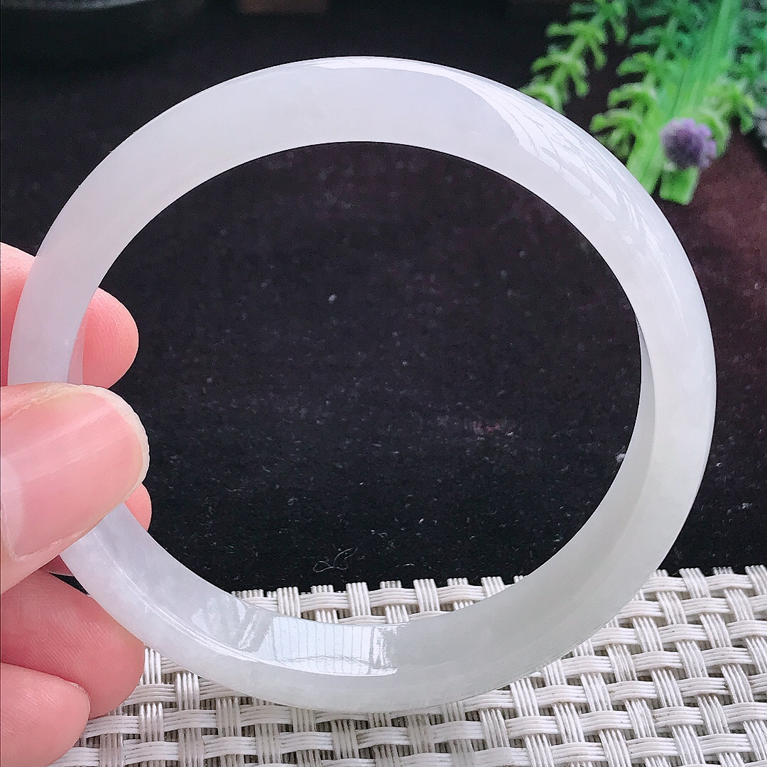 实拍A货翡翠59/11.8/3.8老坑冰润起胶白月光手镯宽边玉镯平安镯手环