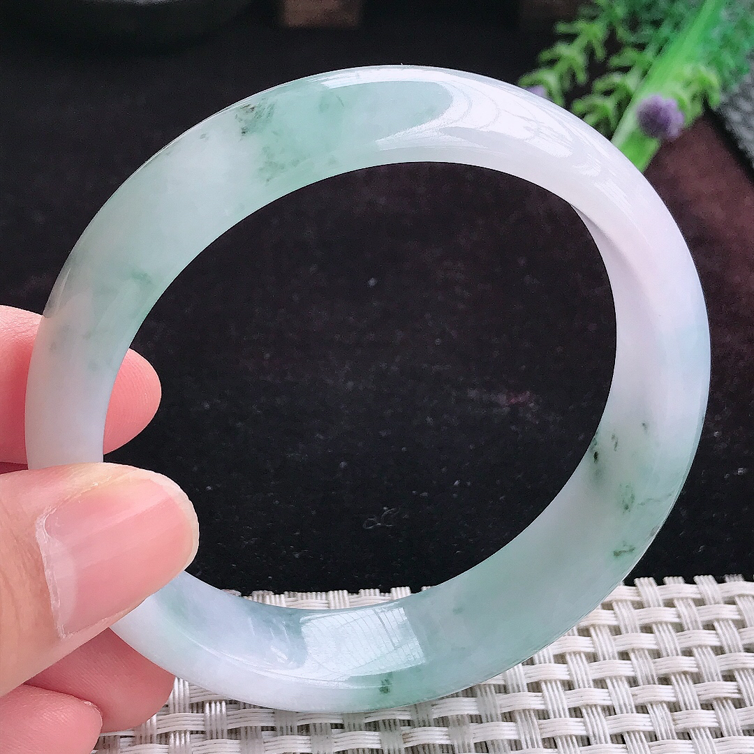 实拍A货翡翠61.8/15/8大圈口老坑温润飘花手镯宽边玉镯平安镯