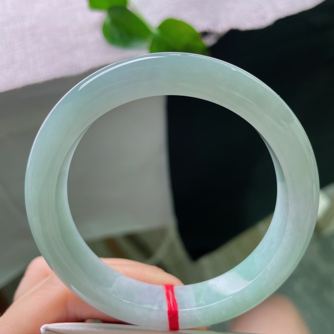59/12.1/9.4，绿底正圈，清秀迷人，水头好，肉质细腻干净，简约不简单，无裂。ss56398
