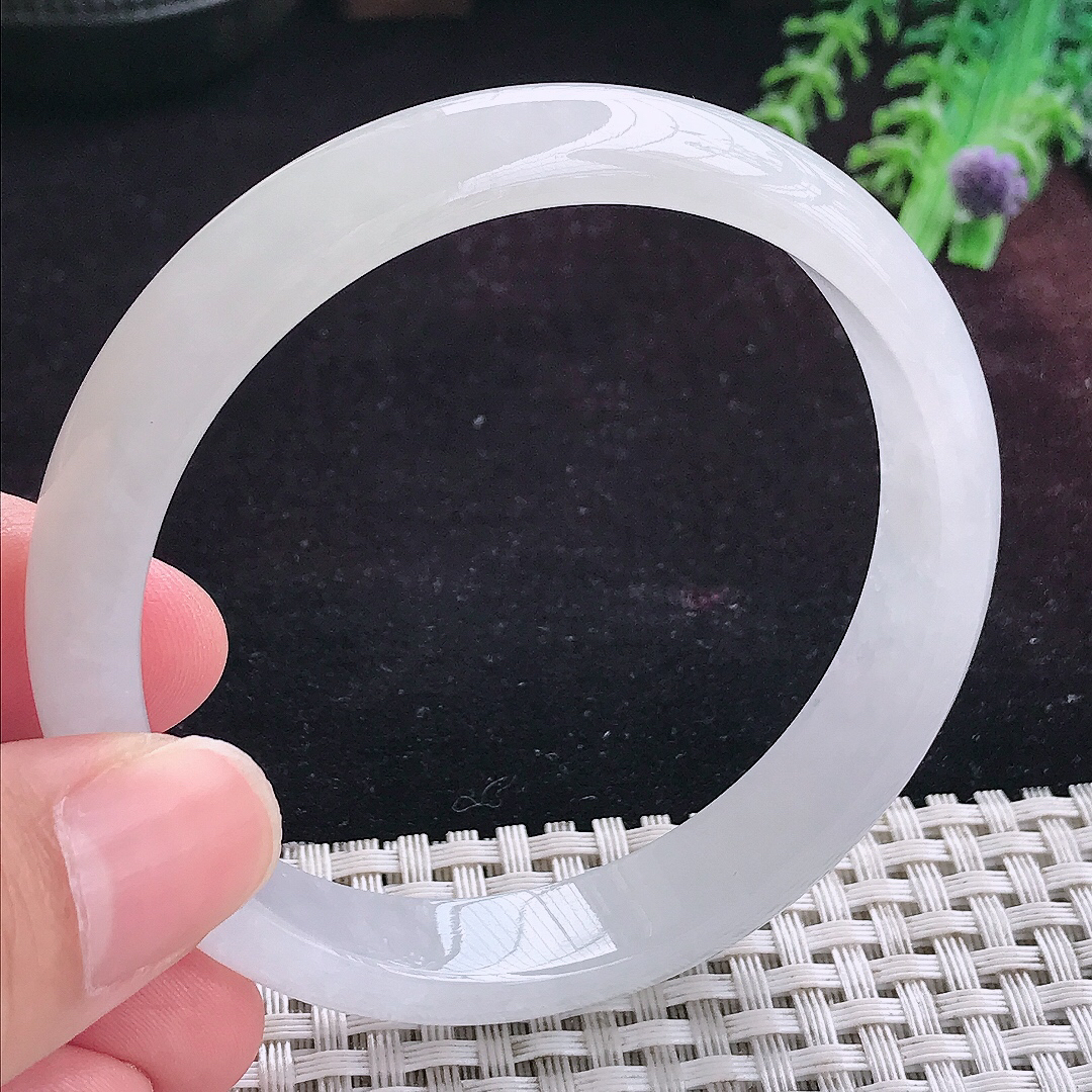 实拍A货翡翠59/11.8/3.8老坑冰润起胶白月光手镯宽边玉镯平安镯手环