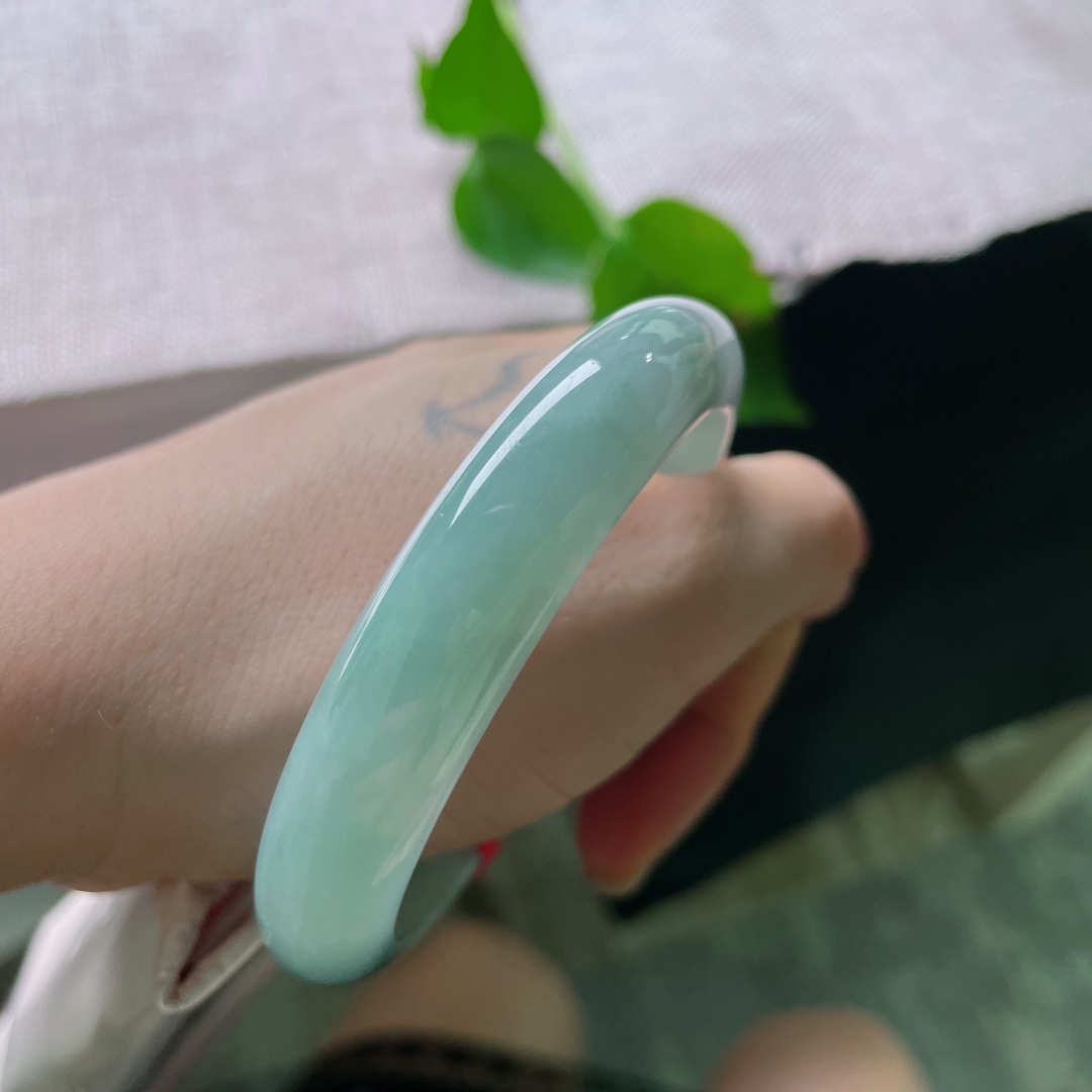 57.8/12/7.5，蓝底正圈，种老，上手温润素雅，彰显独特品味与气质，一点皮纹，56104a