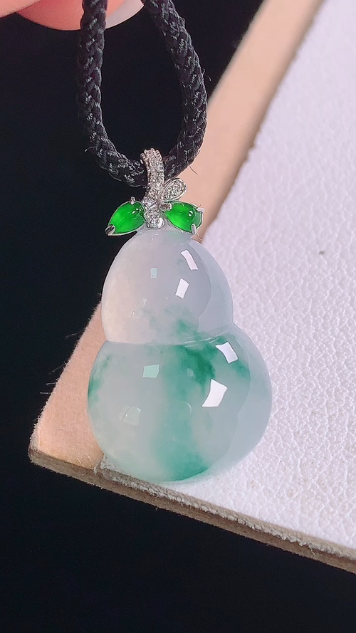 ️ 18K冰飘花葫芦吊坠，无裂，尺寸:22.2-17.2-12.2-5.5mm 24