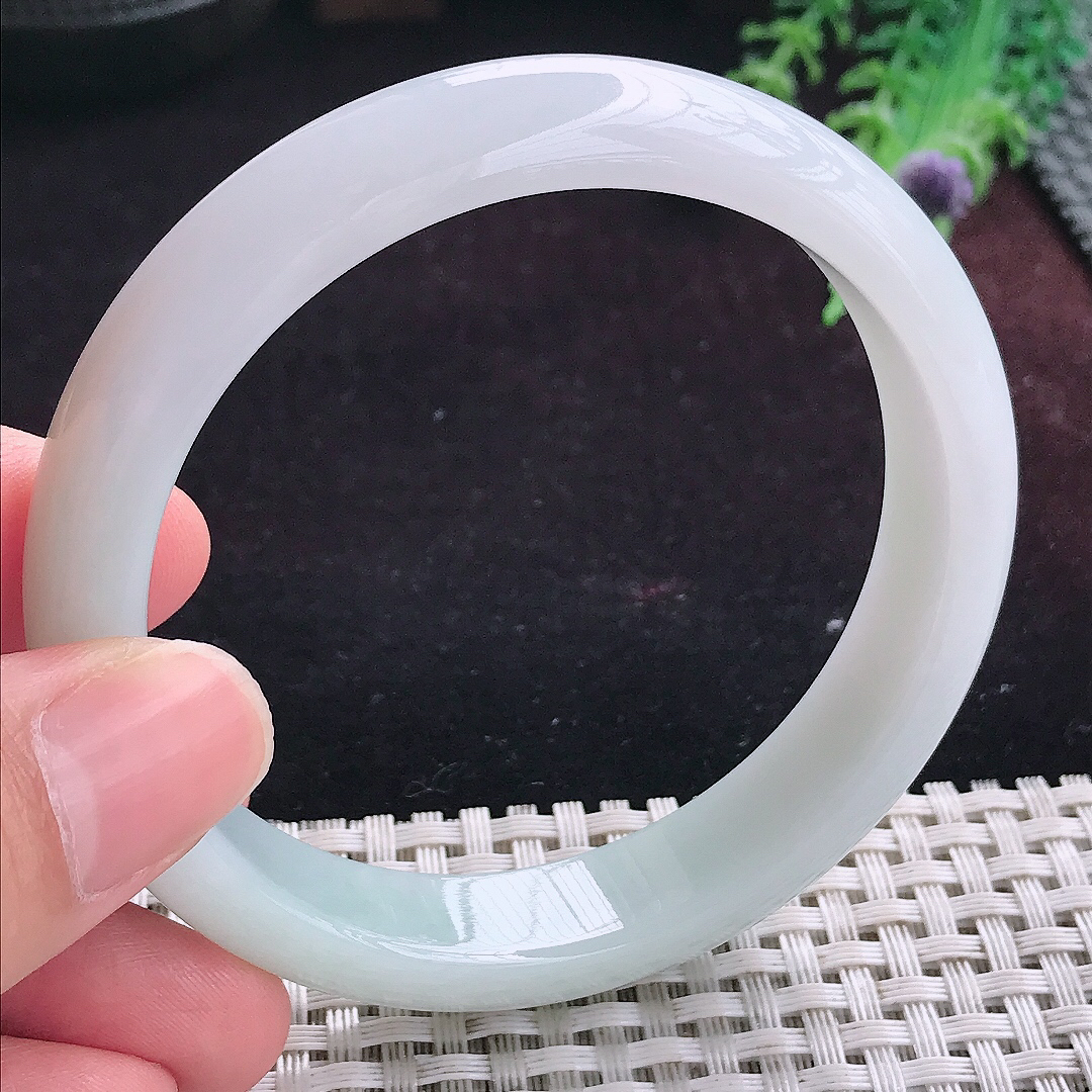 实拍A货翡翠60/12.8/7.8老坑秀气冰润晴底手镯宽边玉镯平安镯手环