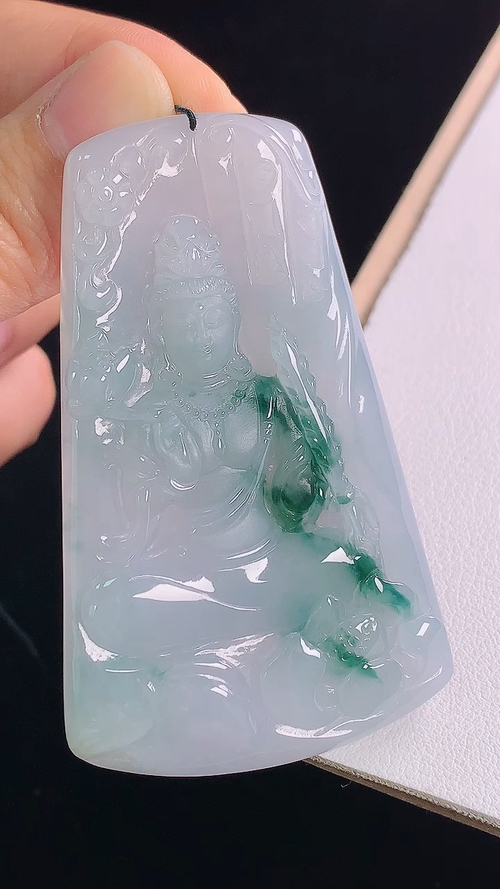冰飘花虚空藏菩萨，无裂，尺寸:65.7-40.2-5.8mm 26