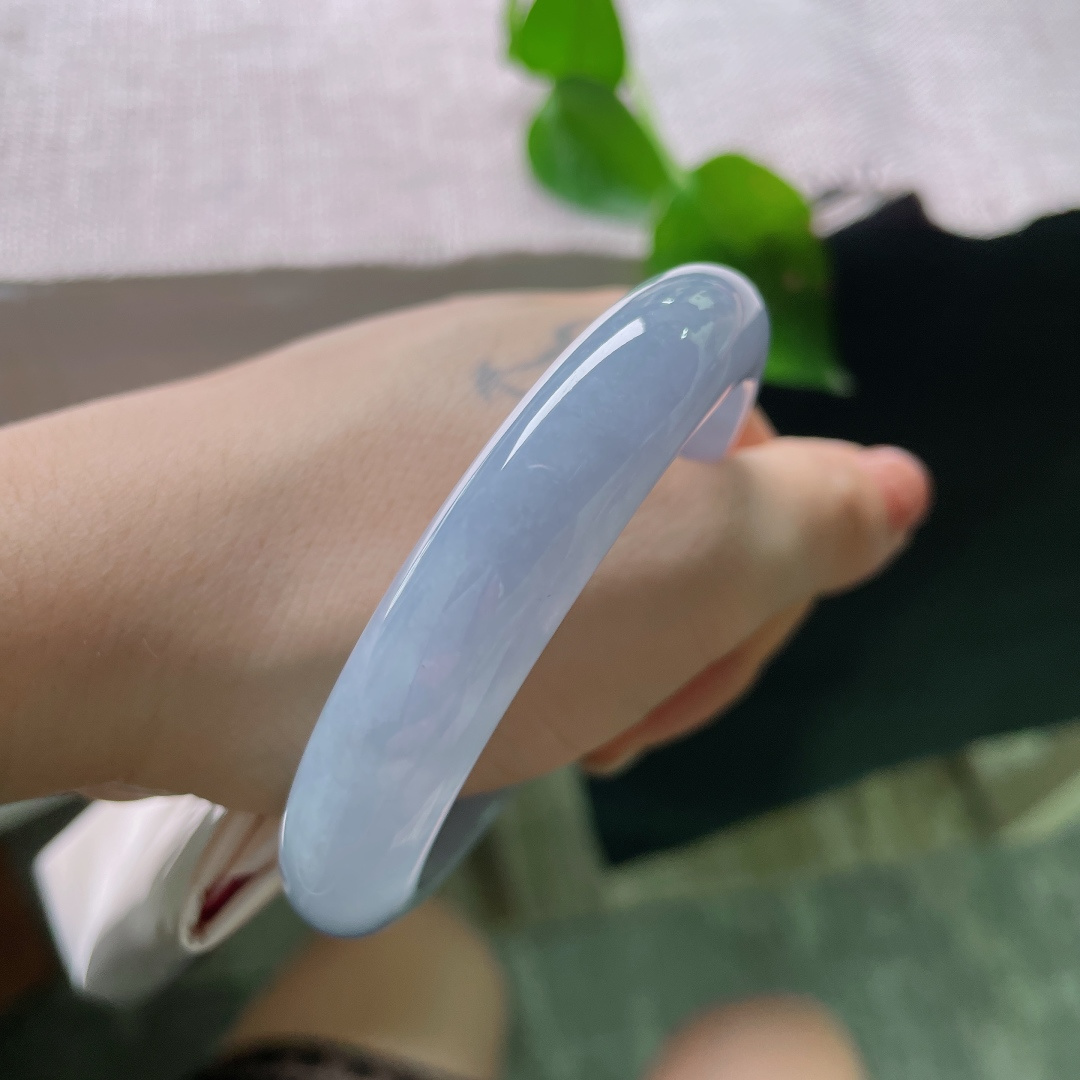57/12.1/7.9，正圈，色泽浓郁，艳而不俗，低调中彰显贵气，无裂，54147a