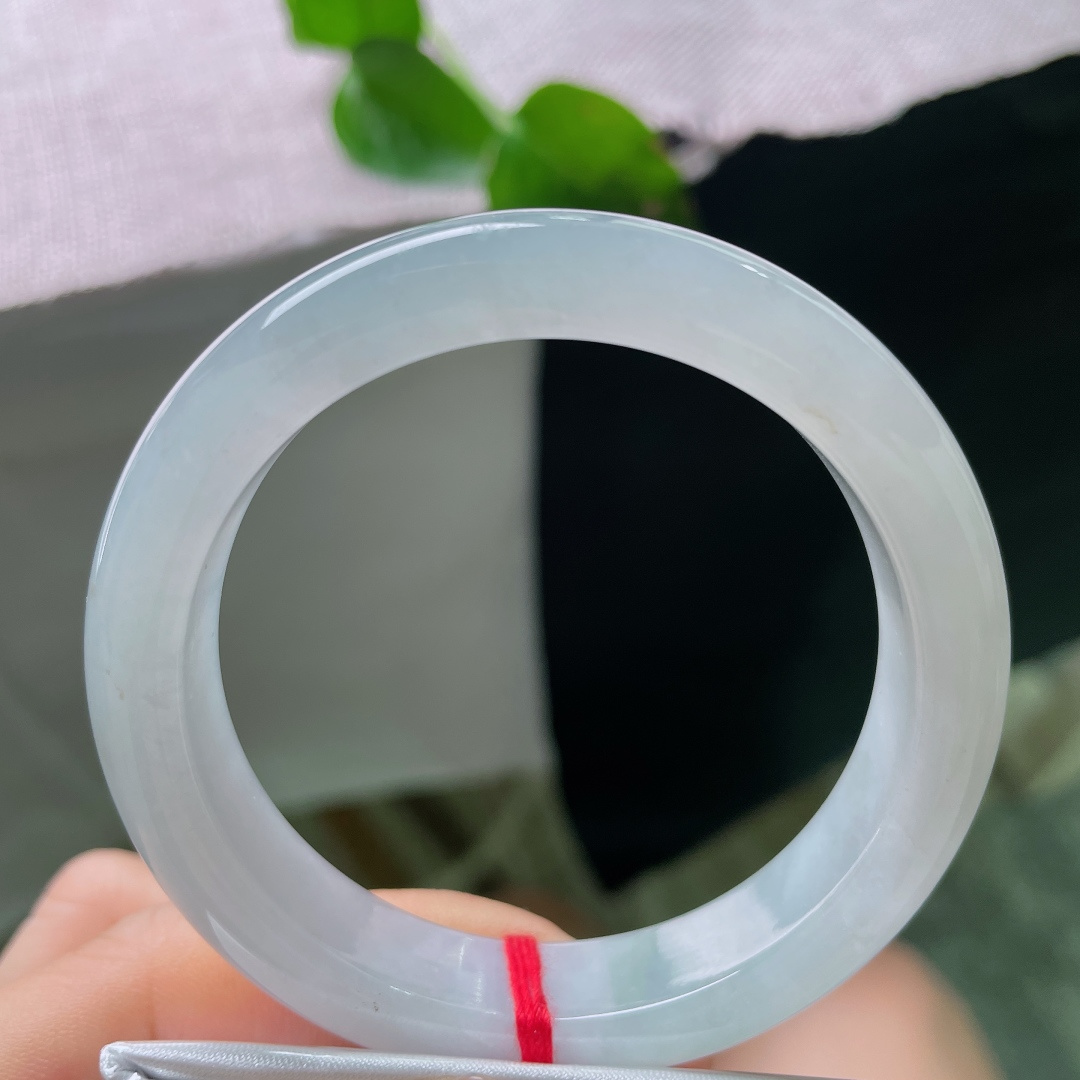 53.4/12/8.3，淡绿正圈，肉细种老，干净清爽，佩戴简约大方，有纹，56305a