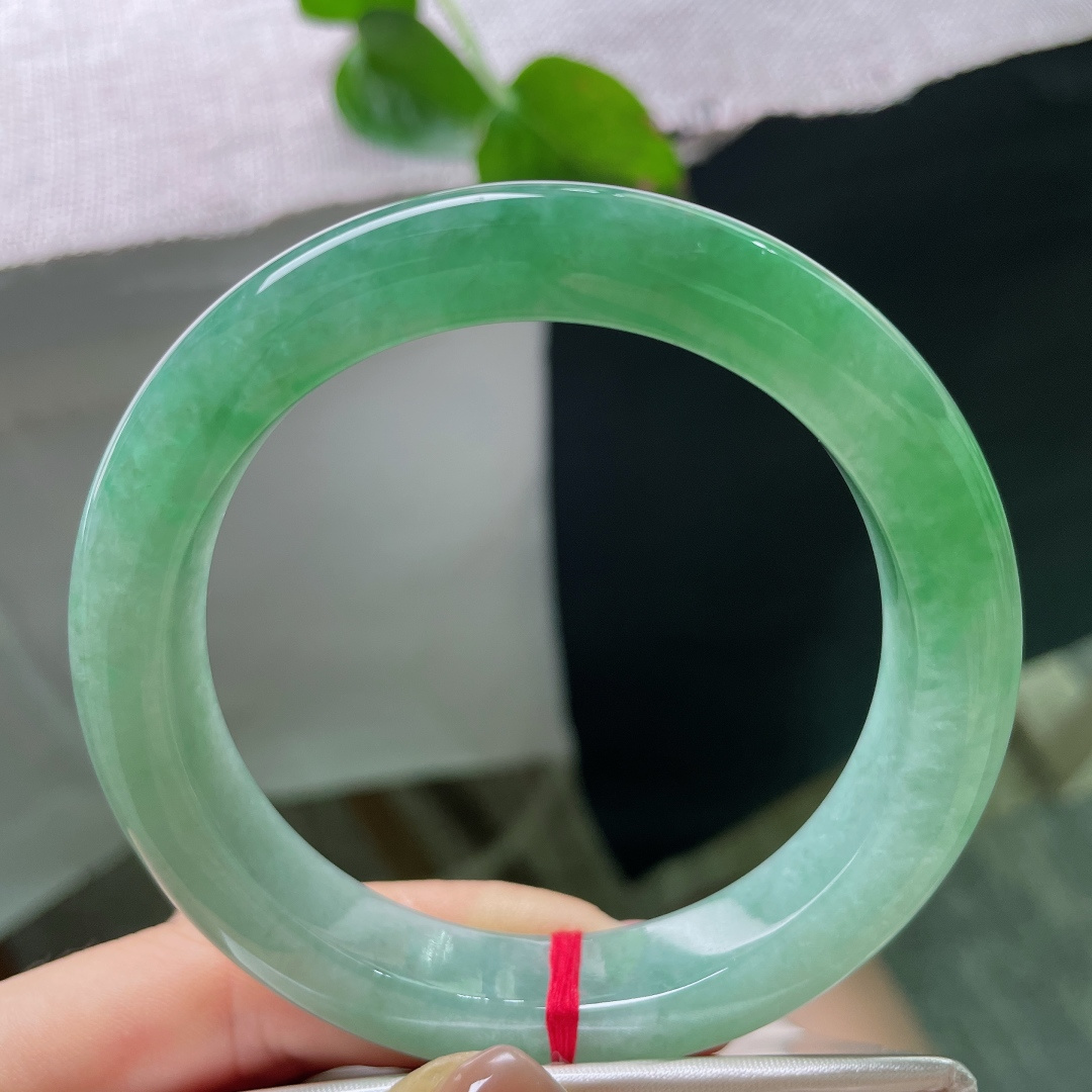 59/11.8/9.2，绿底正圈，青青子衿悠悠我心，充满生机和希望，种老，水头好，晶体纹，53424