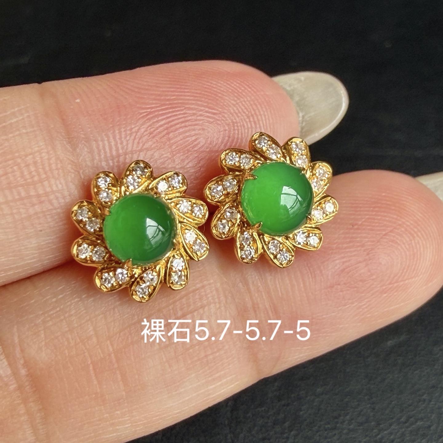️ 辣绿蛋面耳钉 辣阳绿 细腻水润 种水杠杠滴 18k金钻豪华镶 无裂