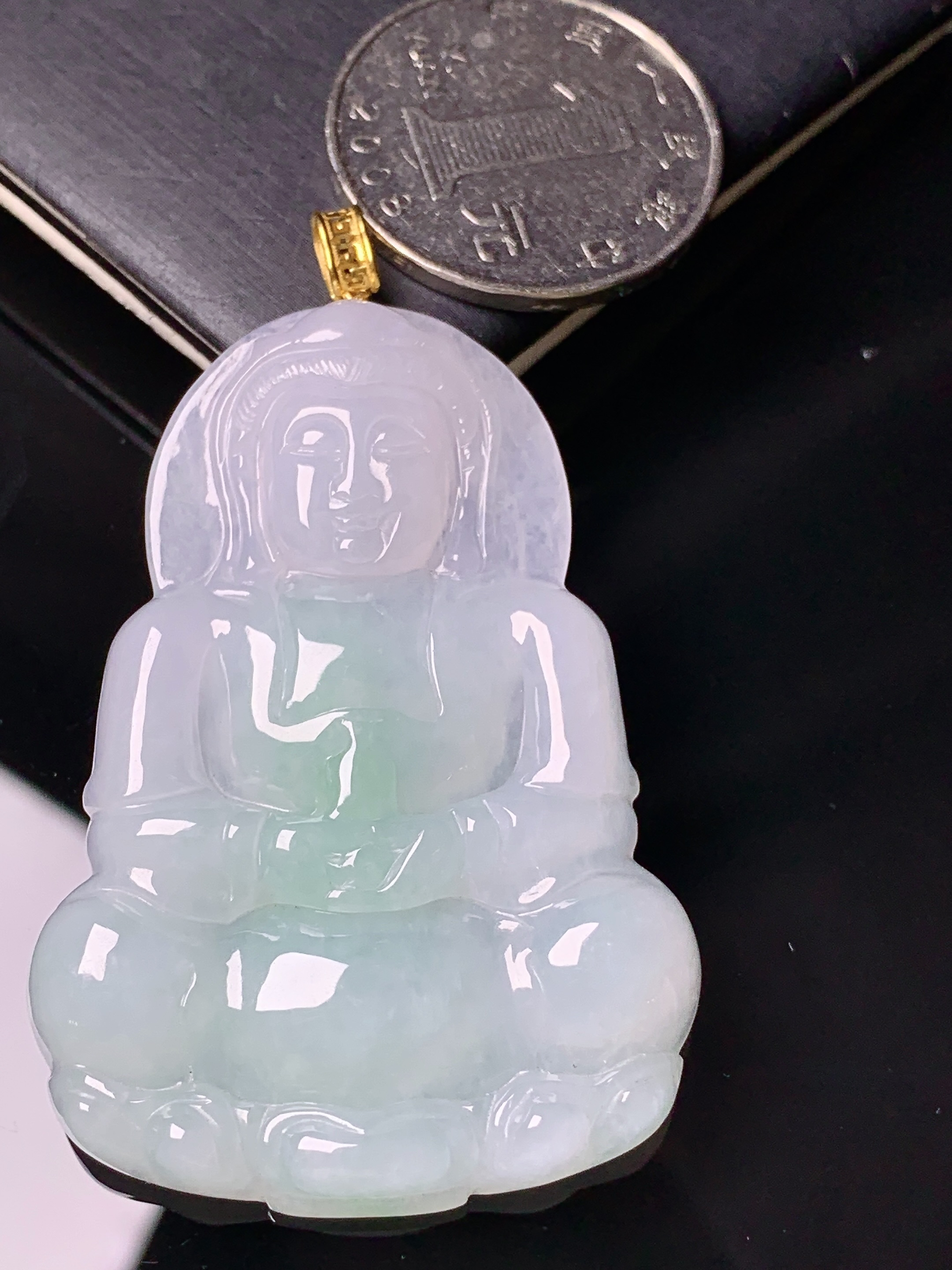 18k金镶嵌飘绿观音菩萨吊坠 玉质细腻 色泽艳丽清新 水润亮眼 整体尺寸59.2*36.5*5.8 k5