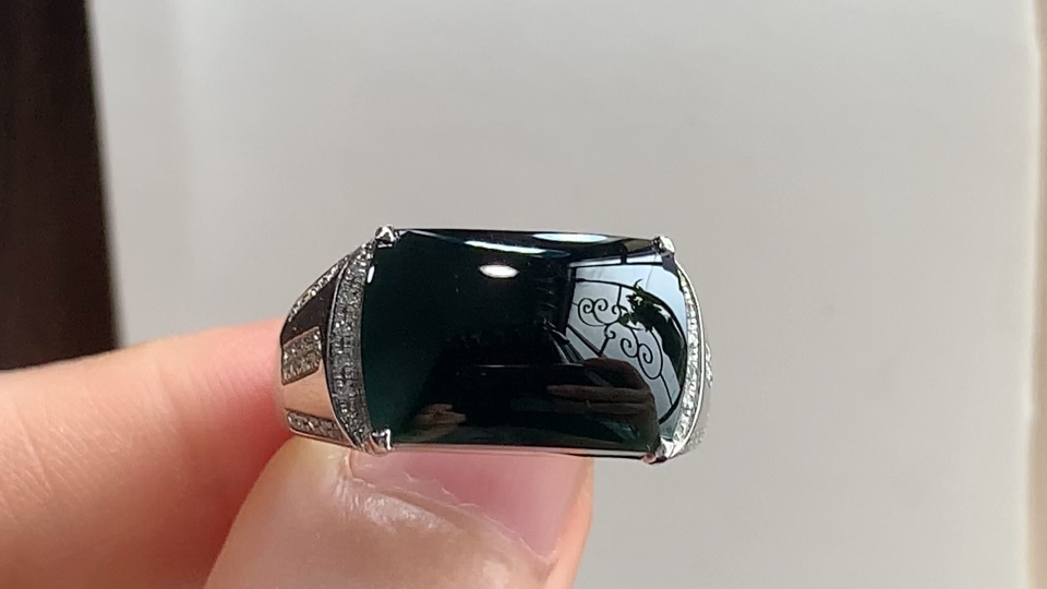 ️ 18K金伴钻墨翠马鞍戒指，无裂，尺寸15.7-10.2-5.0mm，圈口20，包A附证书