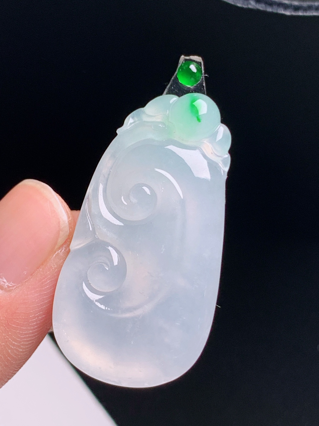 ️ 冰种飘绿如意裸石，胶感十足细腻起光，线条温婉流畅 裸石37.1-19.2-3.5 13