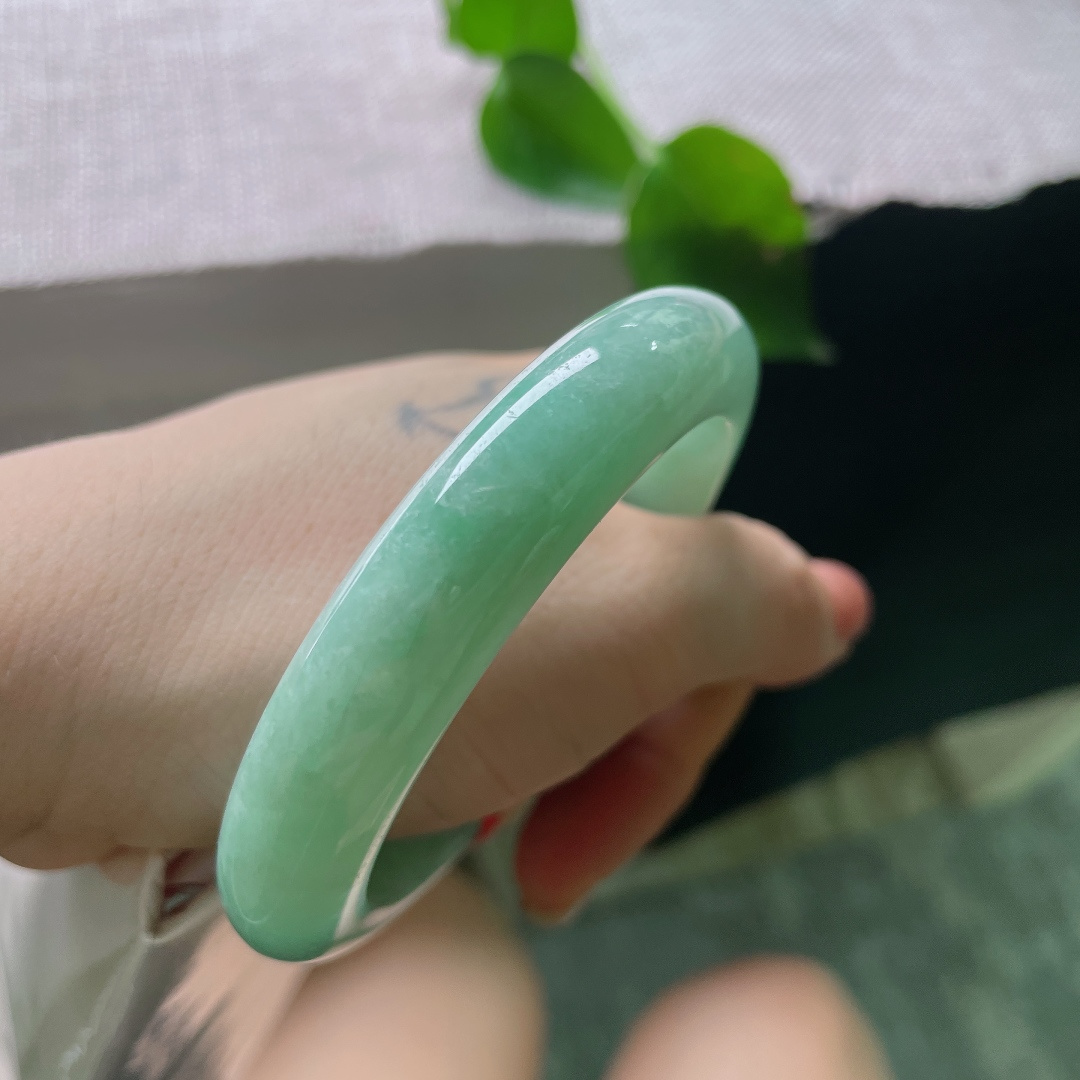 57.8/12.7/9，果绿正圈，水润细腻，青春年华，温婉可人，无裂，ss53775a