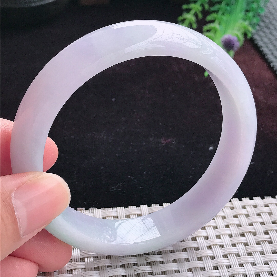 实拍A货翡翠59.5/14/7.9老坑精美紫底飘绿手镯宽边玉镯平安镯手环