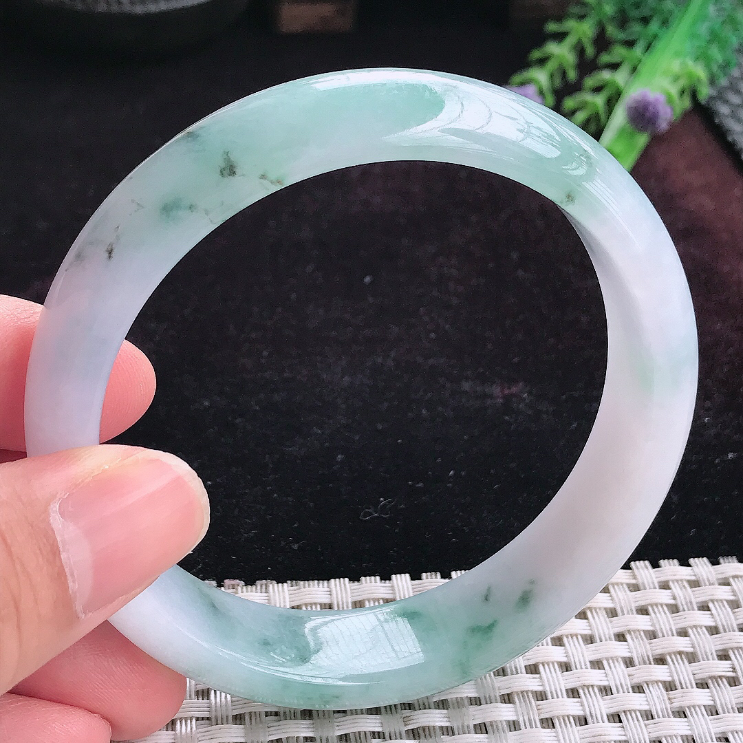 实拍A货翡翠61.8/15/8大圈口老坑温润飘花手镯宽边玉镯平安镯